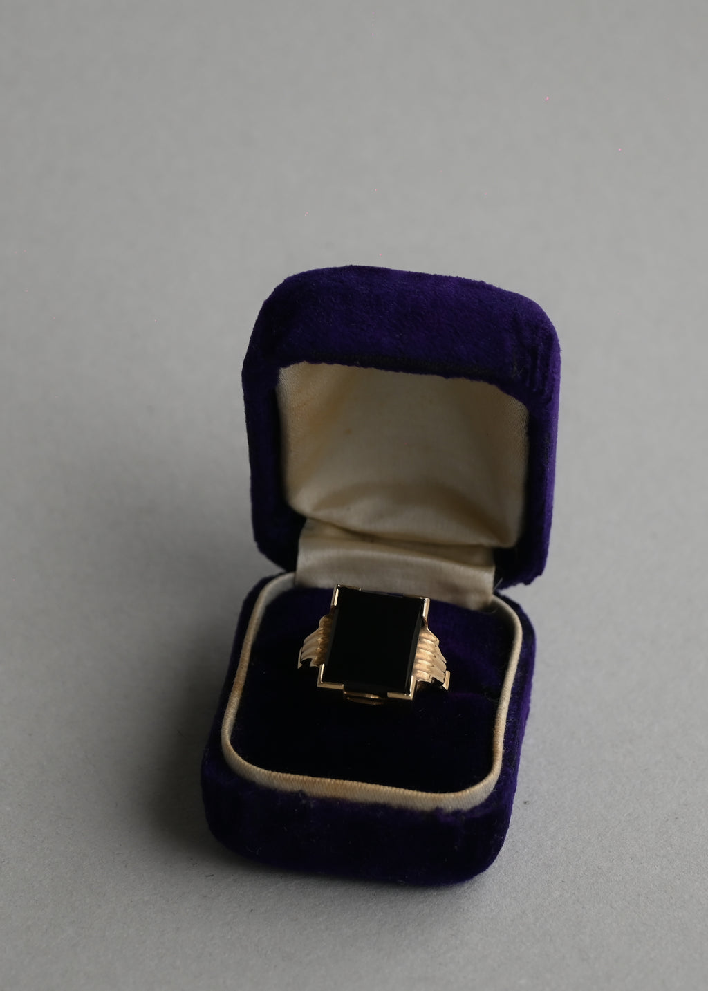 10K Yellow Gold Onyx Signet Ring