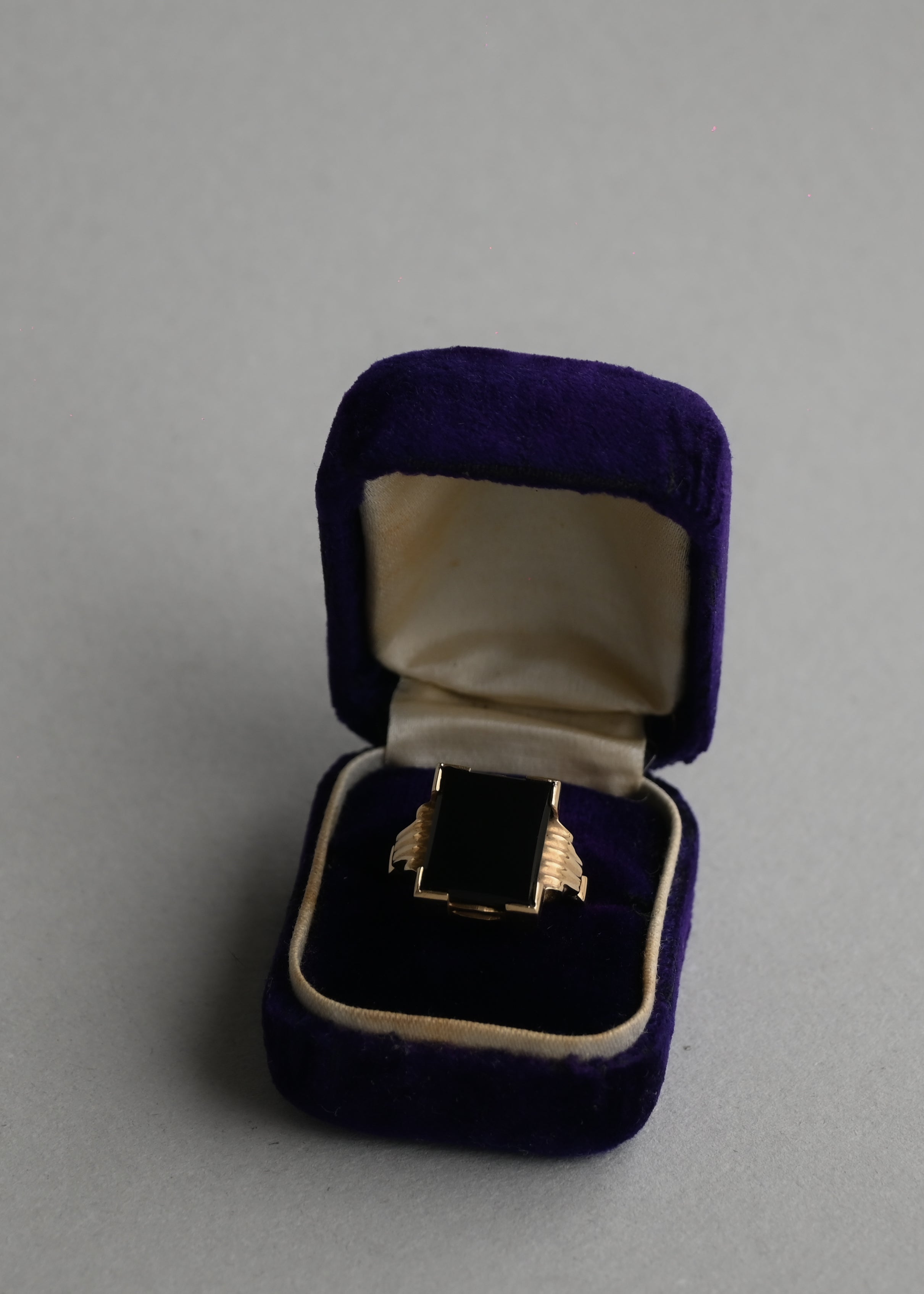 10K Yellow Gold Onyx Signet Ring