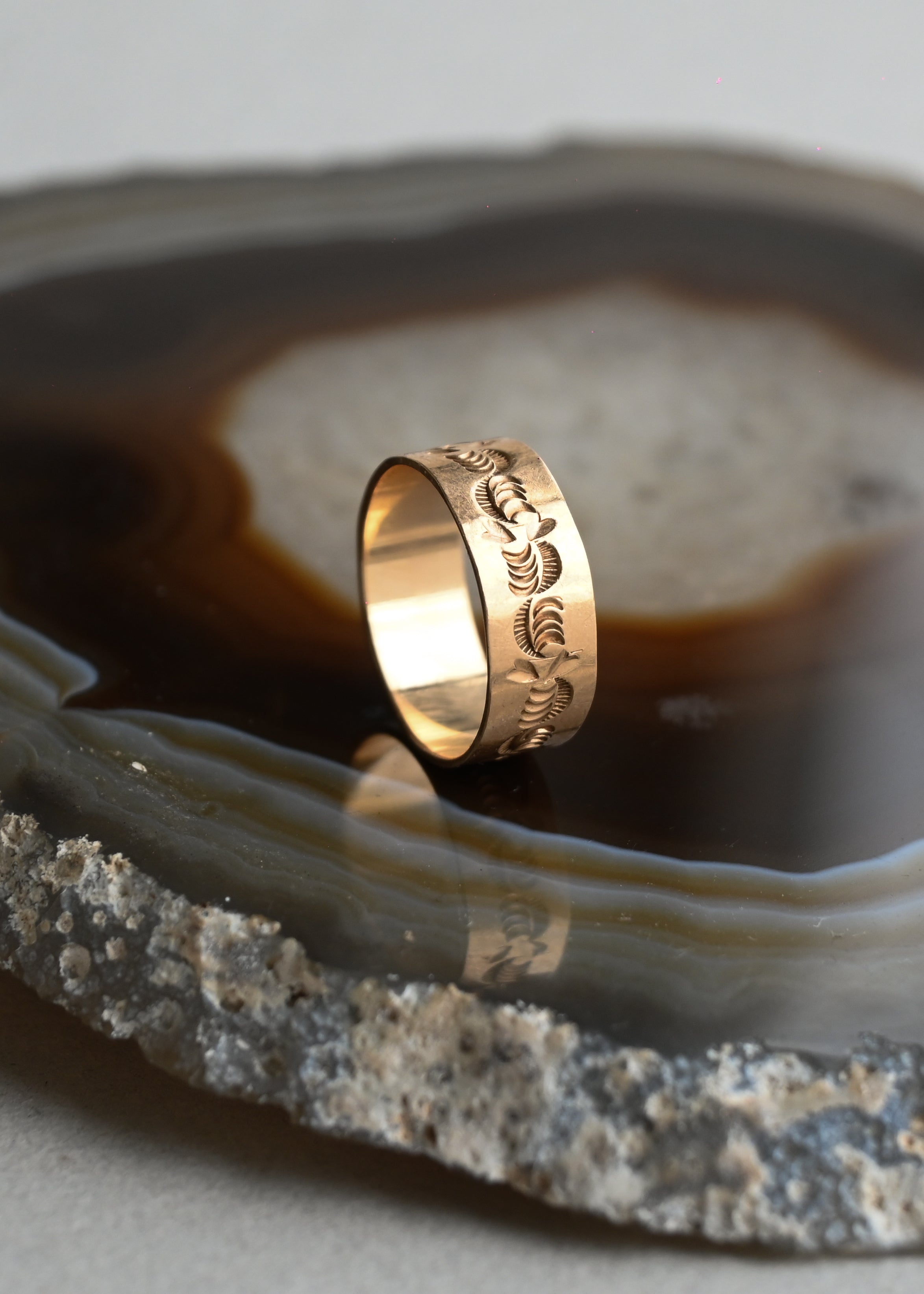 10K Yellow Gold Engraved Stacking Band Ring - 8号