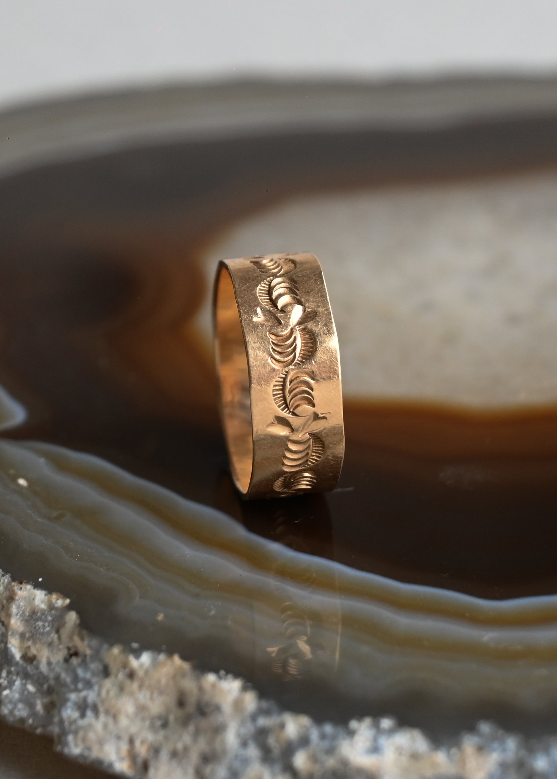 10K Yellow Gold Engraved Stacking Band Ring - 8号