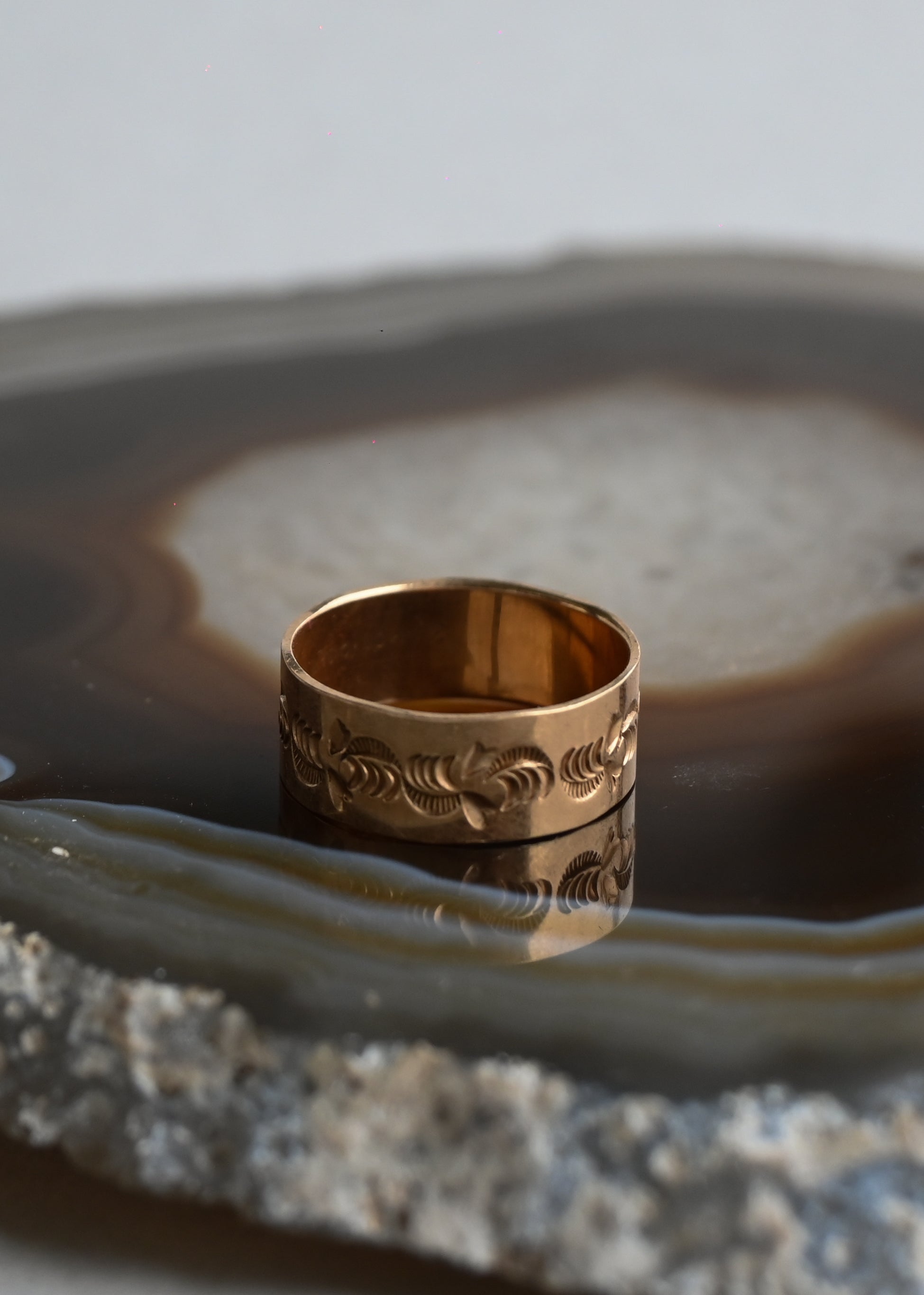 10K Yellow Gold Engraved Stacking Band Ring - 8号