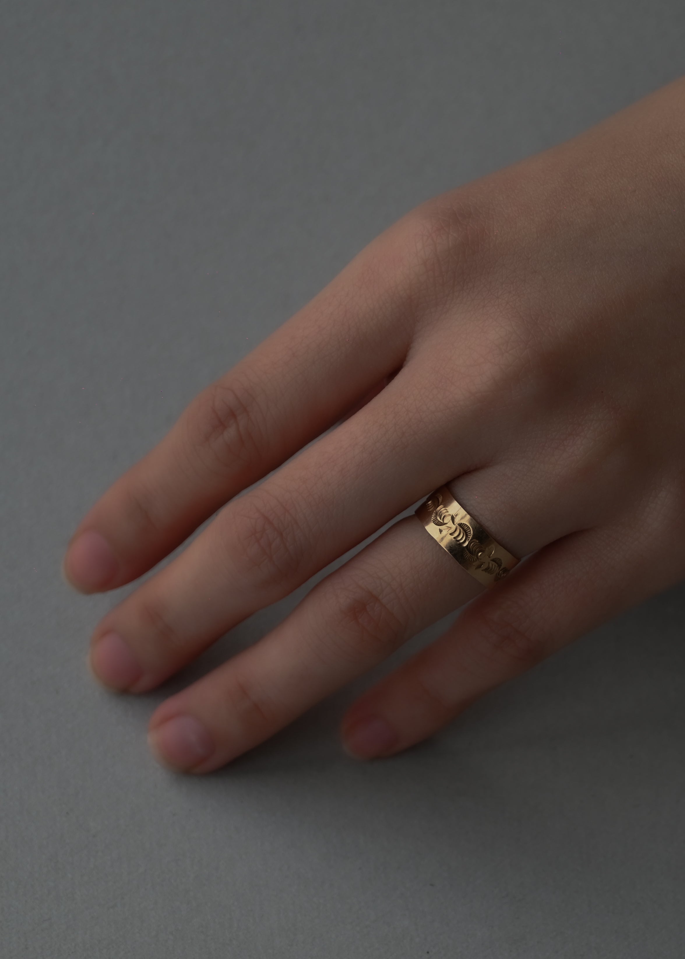 10K Yellow Gold Engraved Stacking Band Ring - 8号