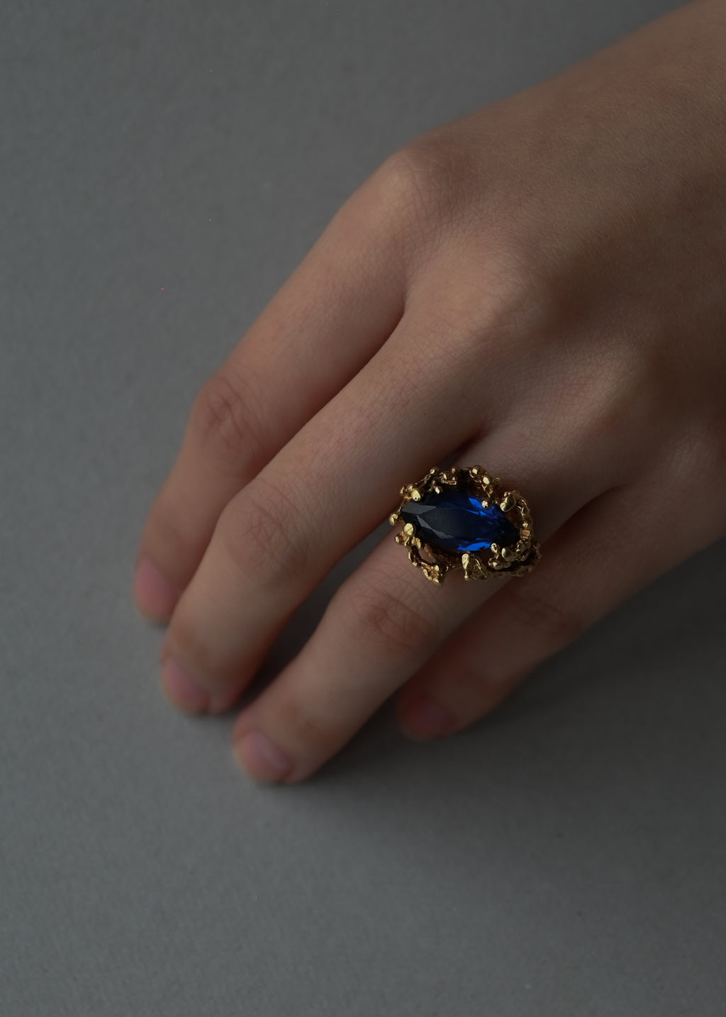 1960s Brutalist 14K Gold x  Blue Spinel Ring - 7号