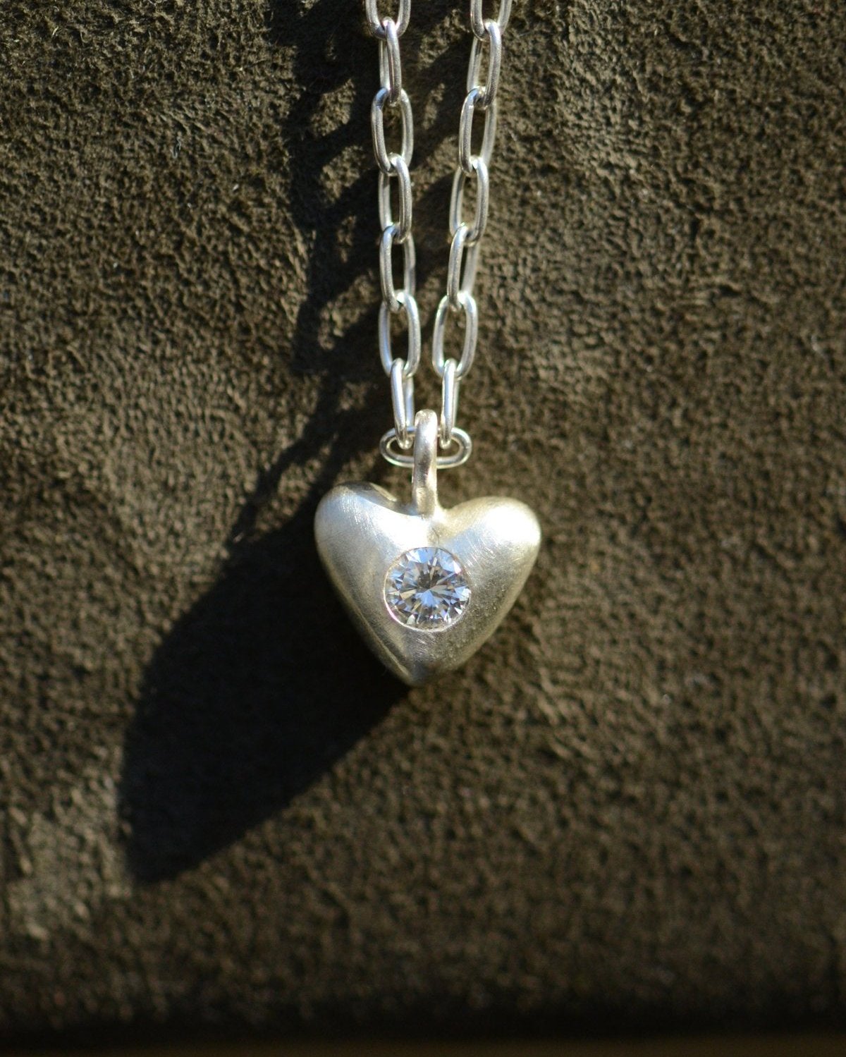 "Dunton Ellerkamp" American Folk Heart Pendant with Diamond(lab)