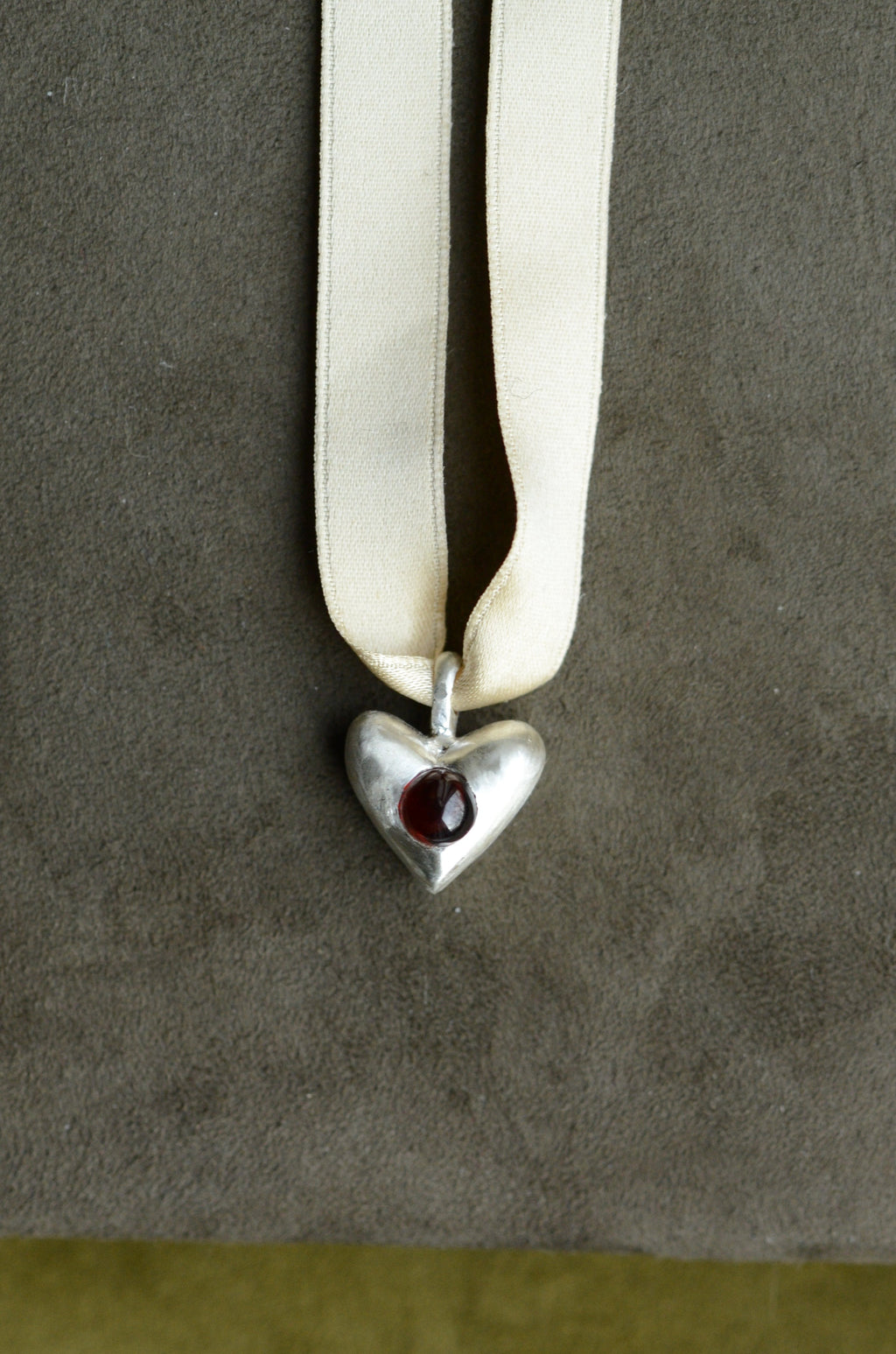 "Dunton Ellerkamp" Heart Motif Necklace w/ Garnet