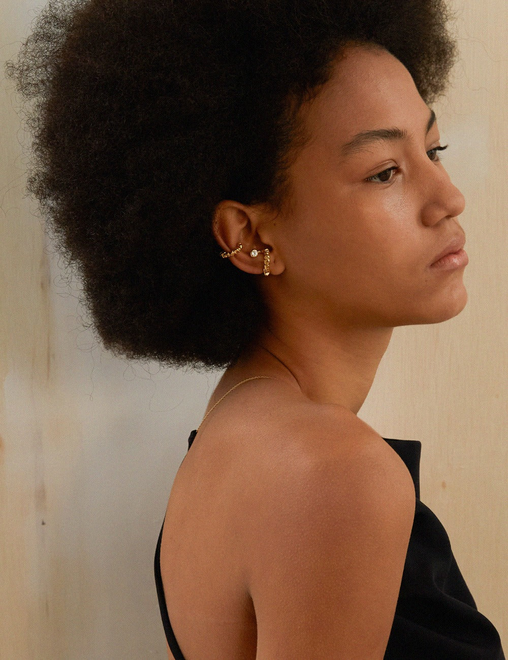 "Isabella Etou" Crush White Earcuff (Single)