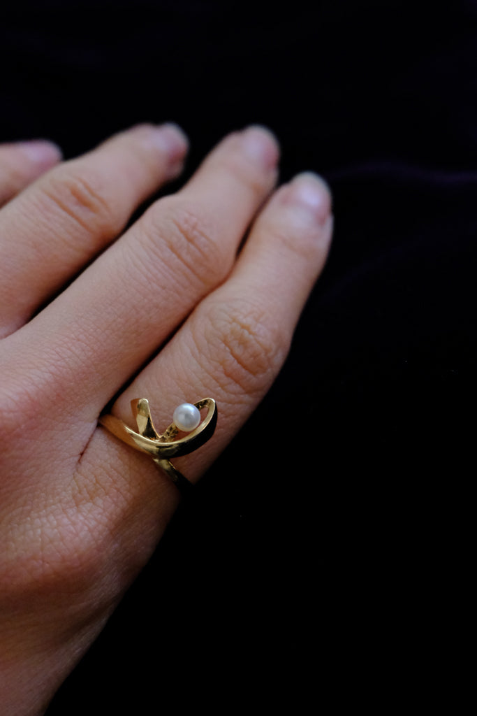14k Yellow Gold Wavey Ring  Natural 3.5mm White Pearl - 10号