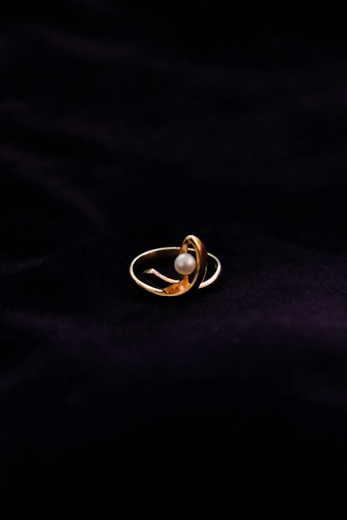 14k Yellow Gold Wavey Ring  Natural 3.5mm White Pearl - 10号