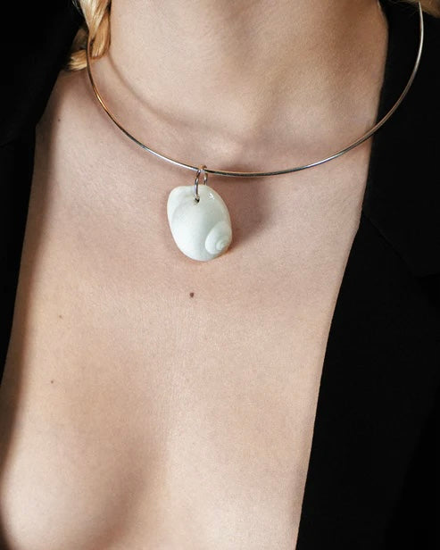 SMALL NAUTILUS PORCELAIN COLLAR