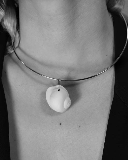 SMALL NAUTILUS PORCELAIN COLLAR