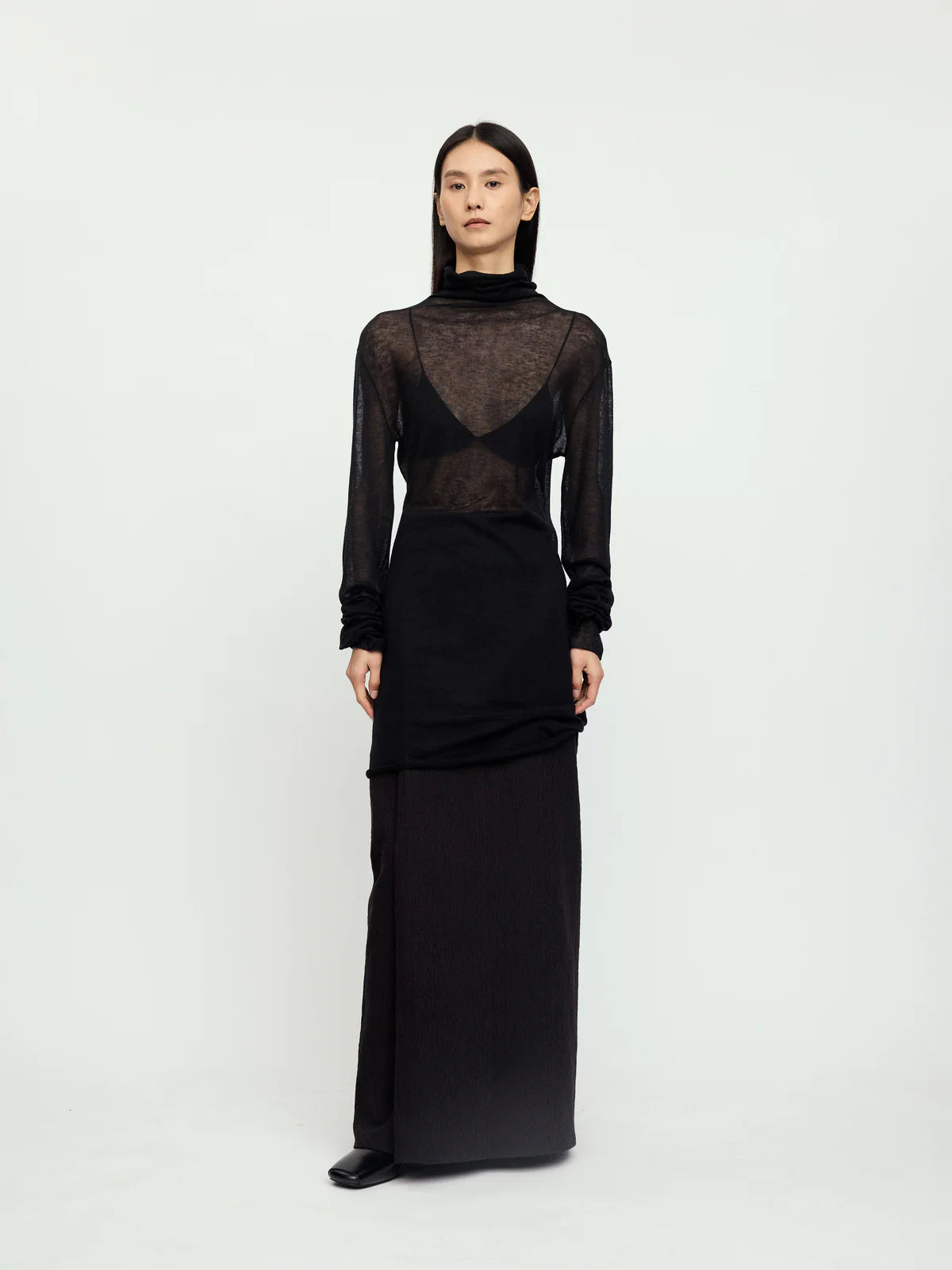 BLACK FROST TURTLE NECK TOP