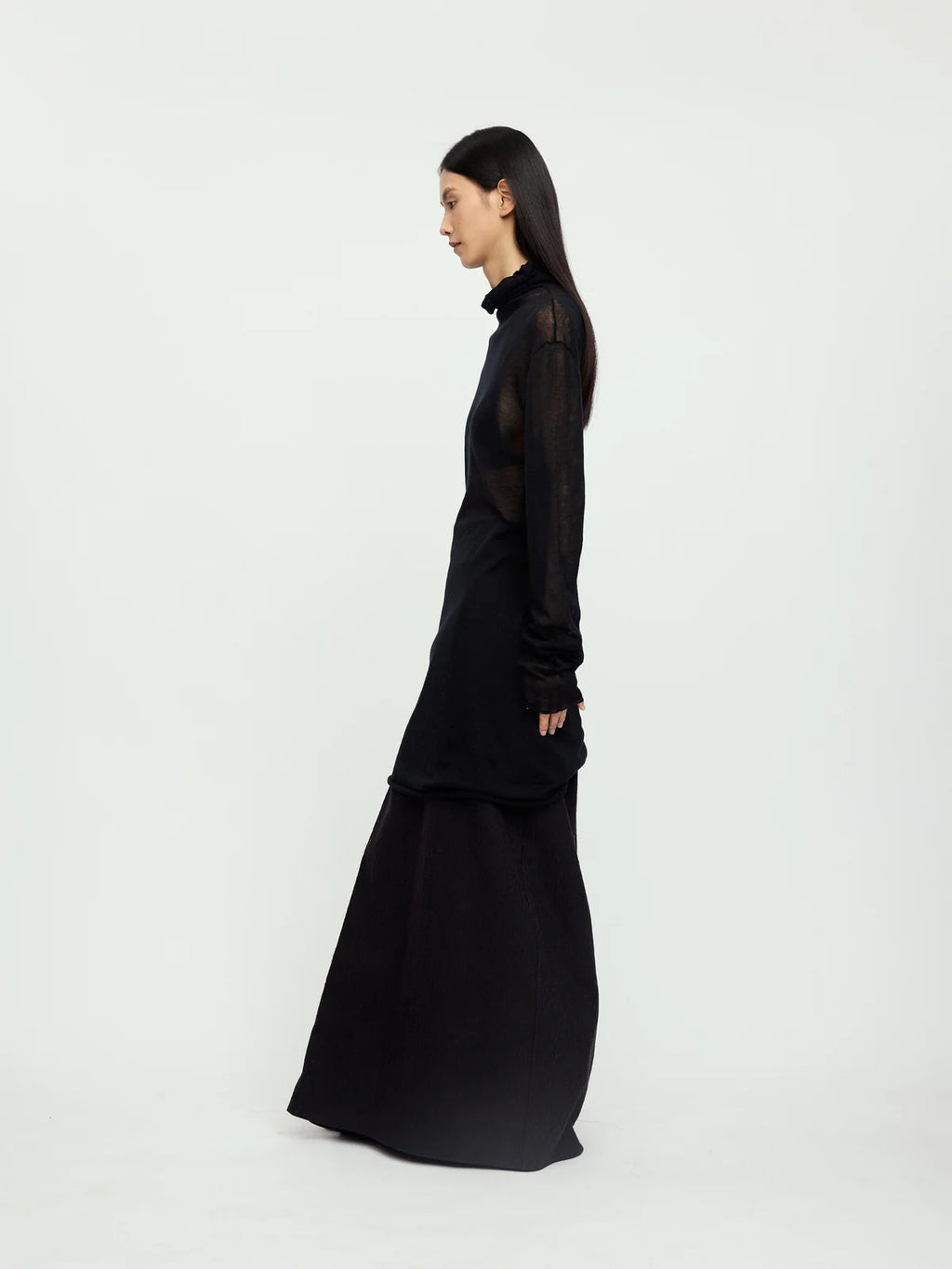 BLACK FROST TURTLE NECK TOP