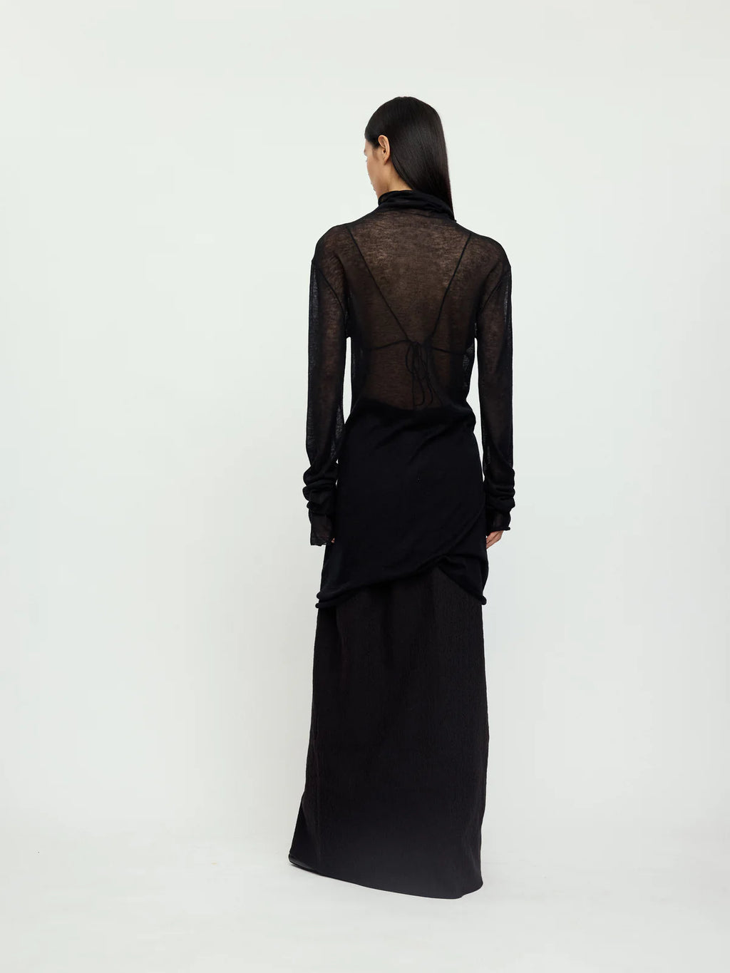 BLACK FROST TURTLE NECK TOP