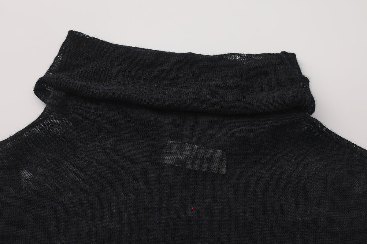 BLACK FROST TURTLE NECK TOP