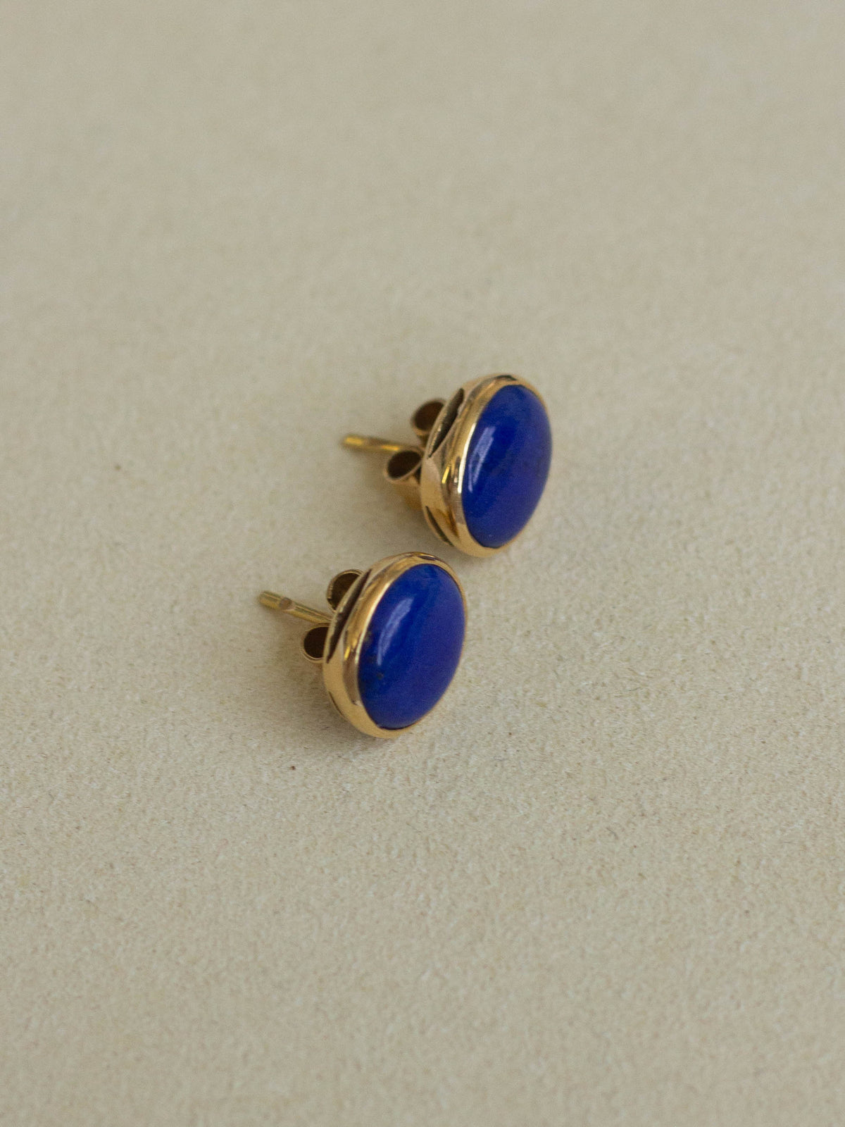 18K Gold Stud Earrings with Lapis Lazuli (GDE05)