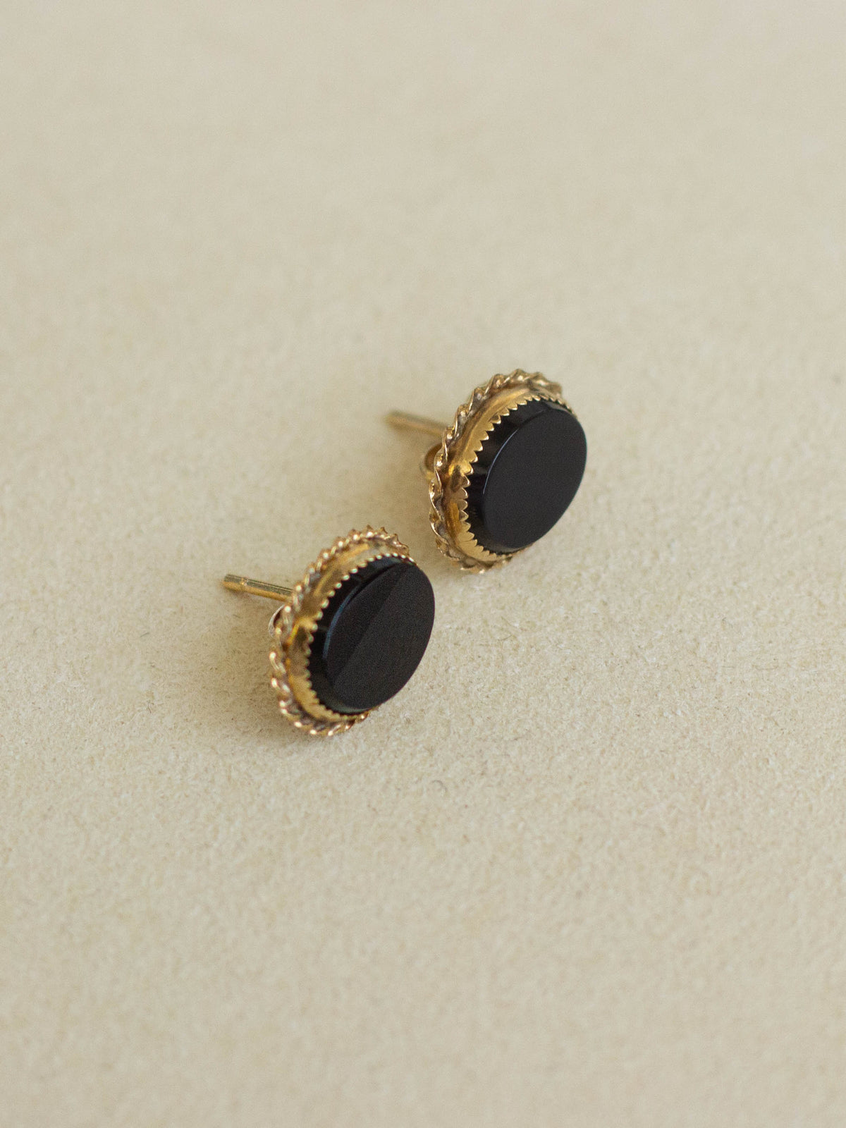 14K Gold Stud Earrings with Onyx (GDE07)