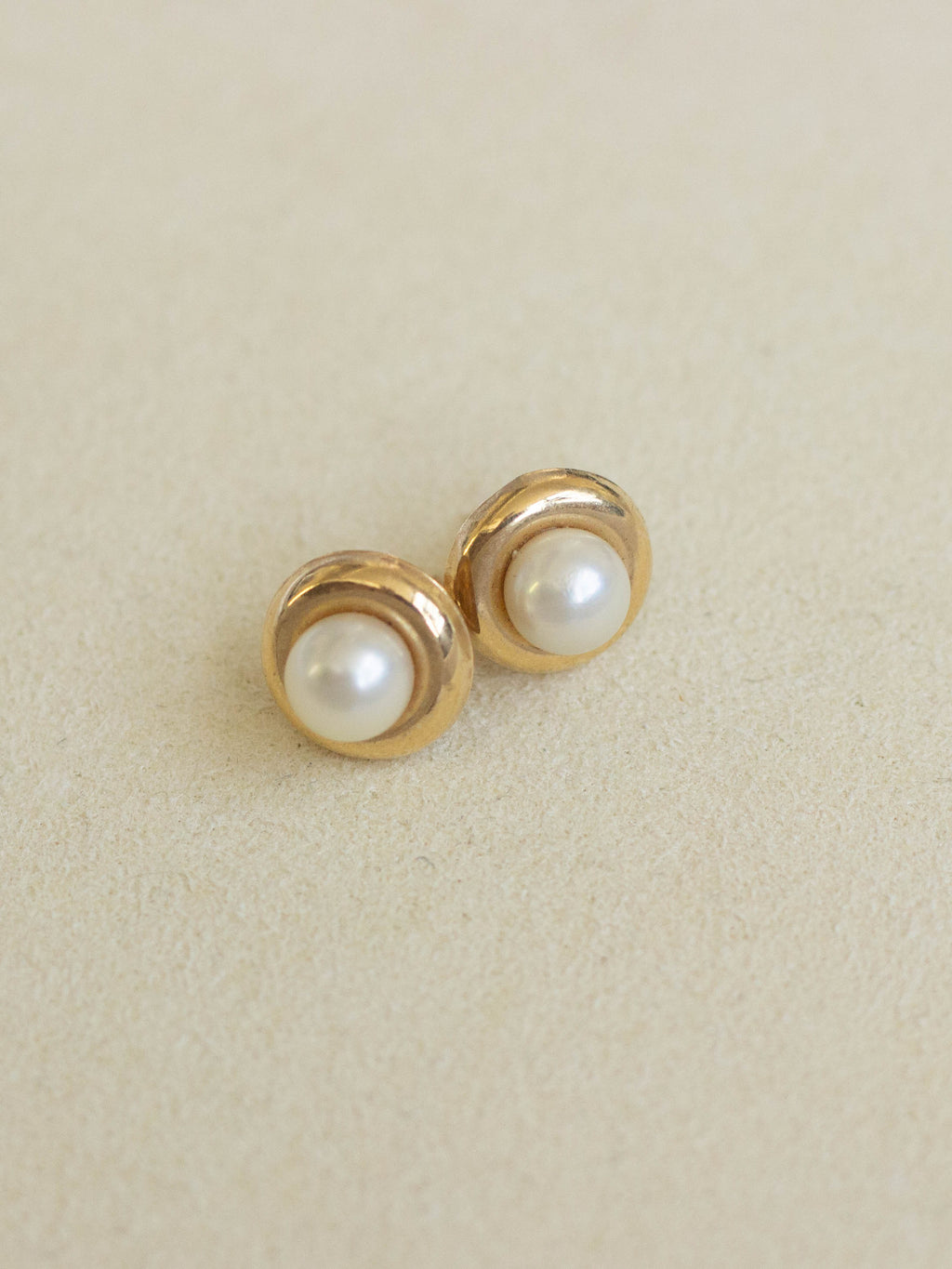 14K Gold Stud Earrings with Pearl (GDE09)