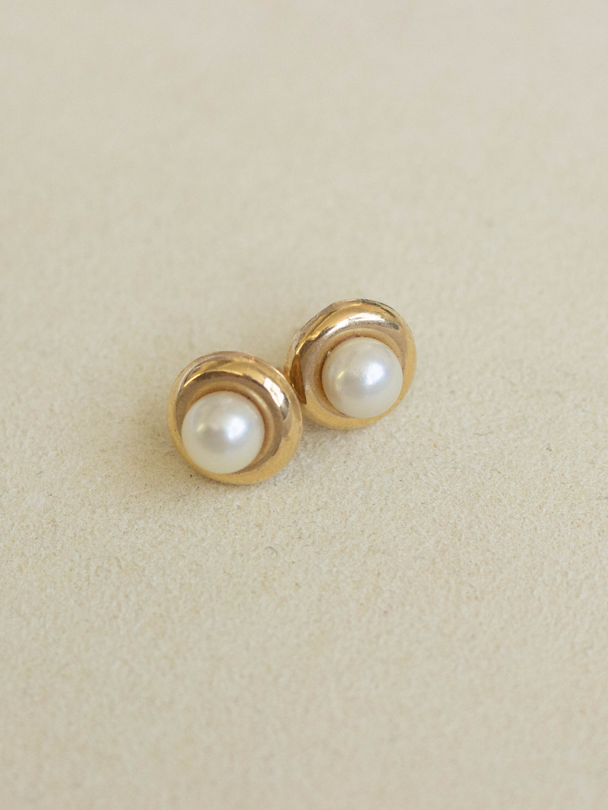 14K Gold Stud Earrings with Pearl (GDE09)