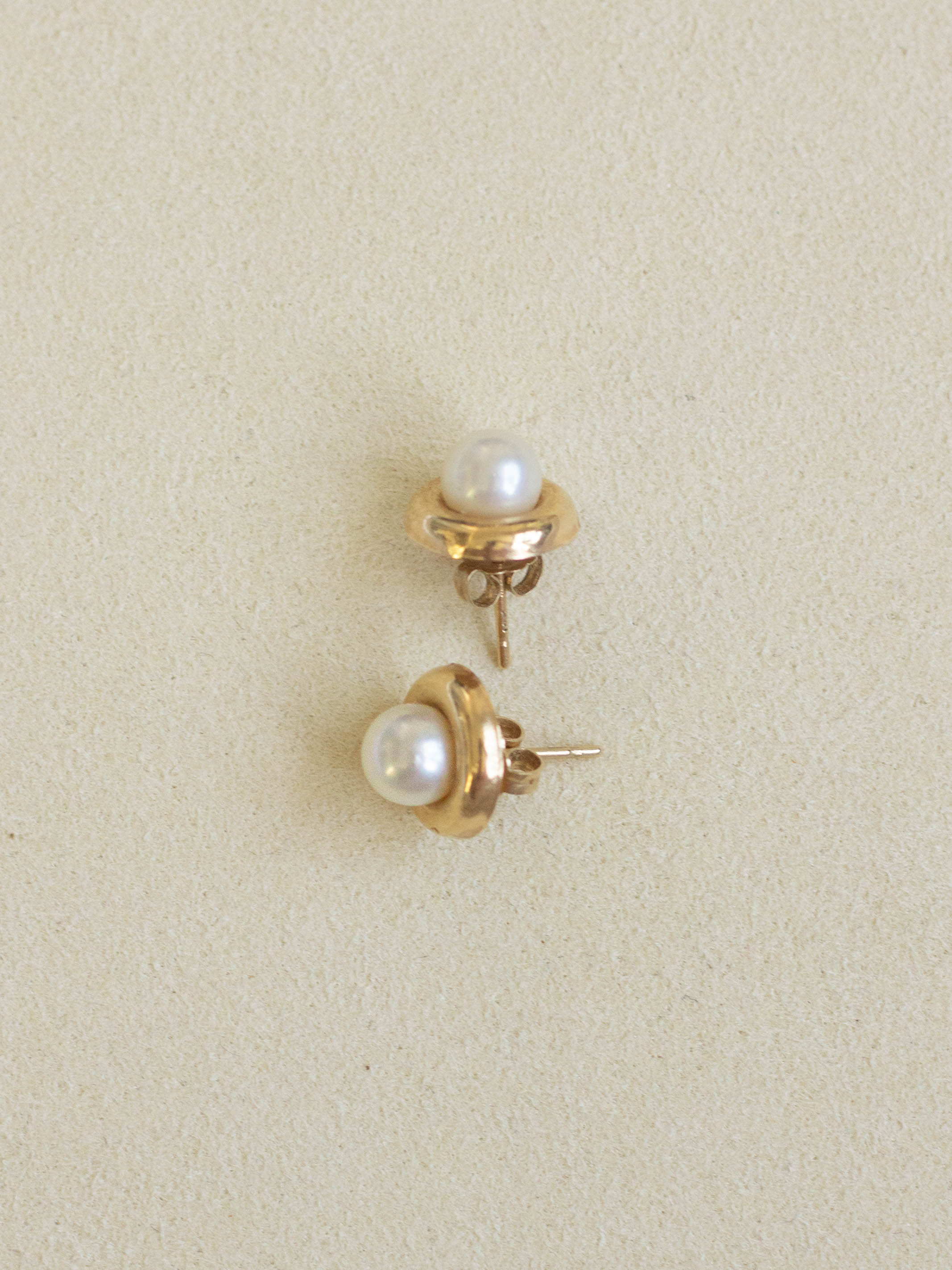 14K Gold Stud Earrings with Pearl (GDE09)