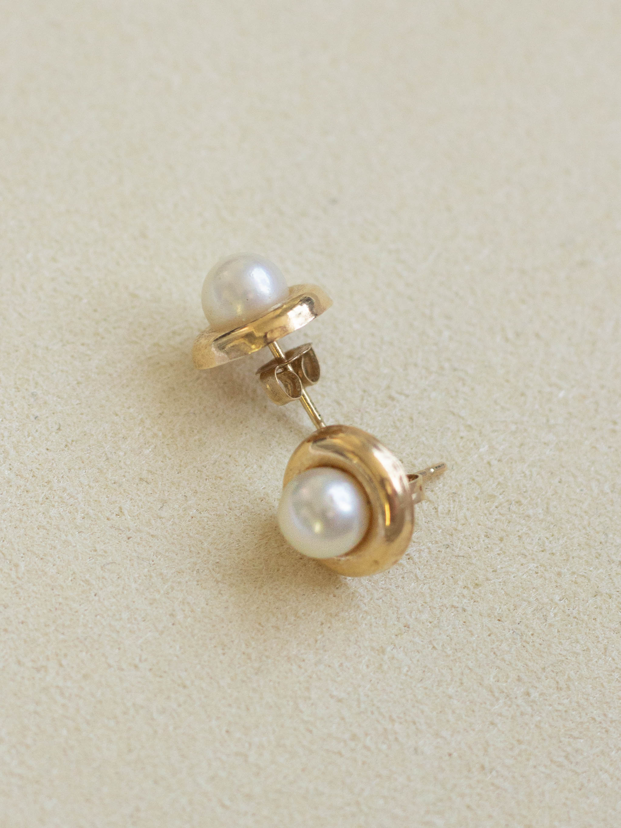 14K Gold Stud Earrings with Pearl (GDE09)