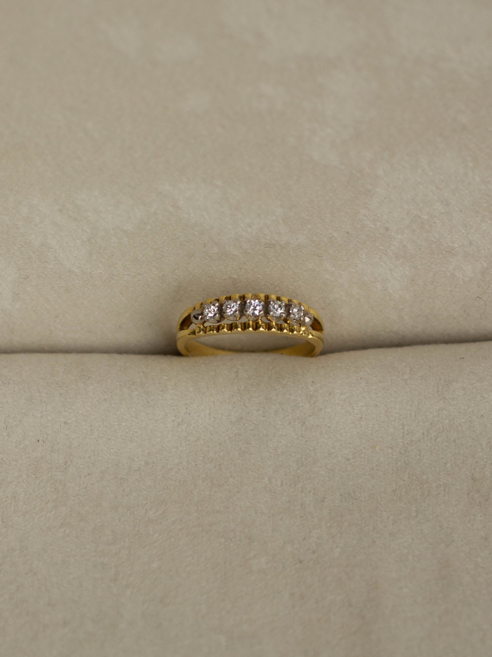 18K Linear Diamond Ring (GDR-29)