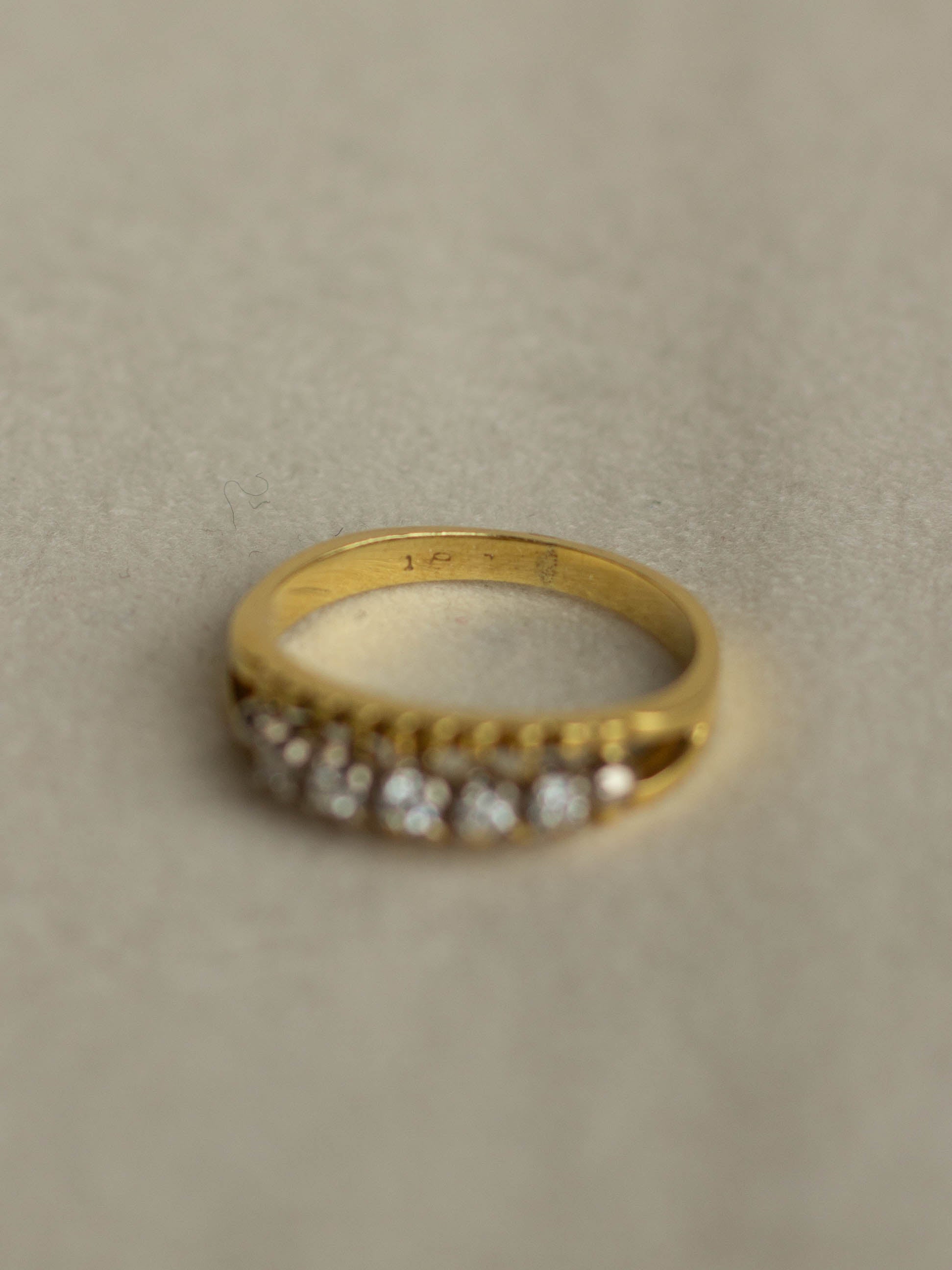18K Linear Diamond Ring (GDR-29)