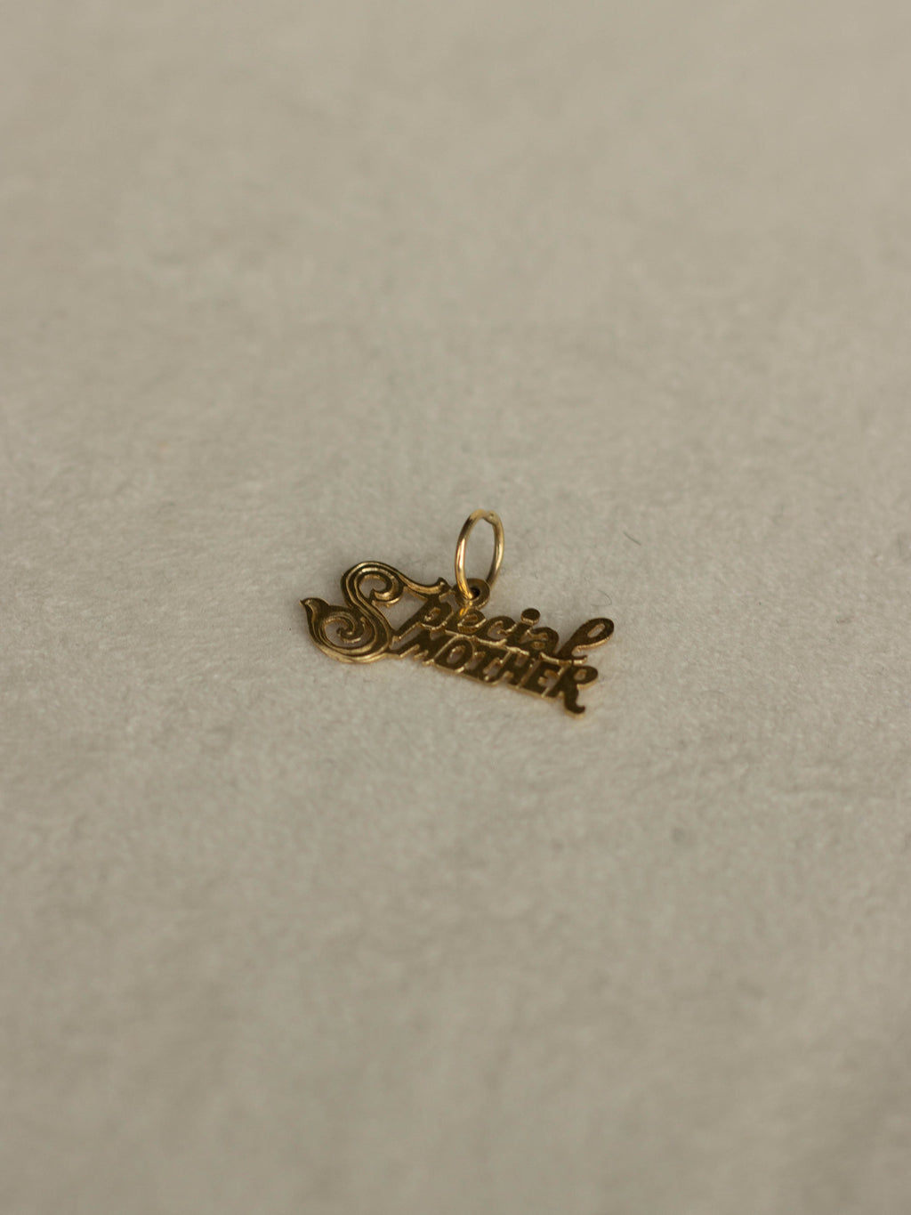 "14K Charm  ""Special Mother"" (GDN-25022)