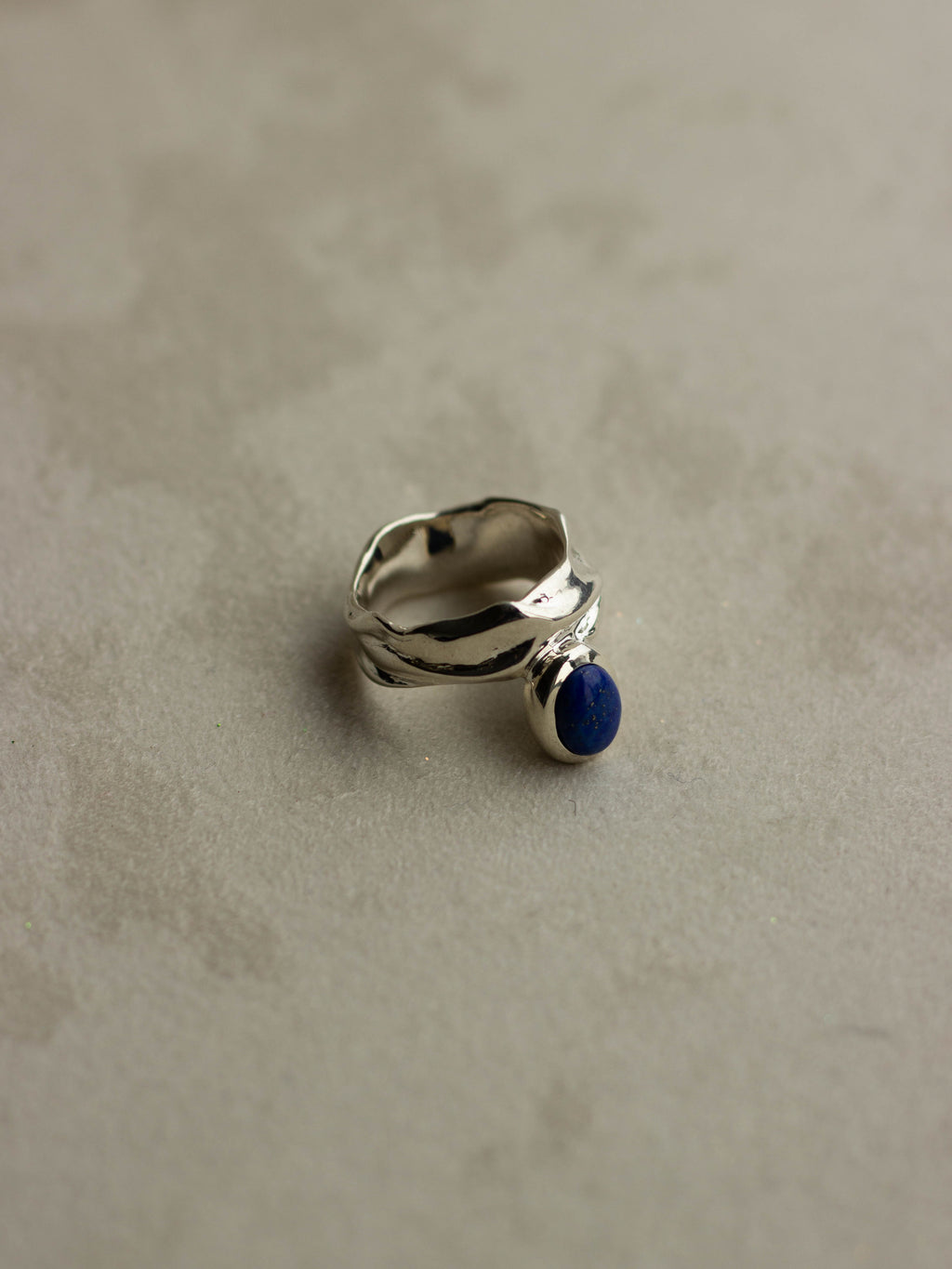 "Isabella Etou" Folding Lapis Lazuli Ring