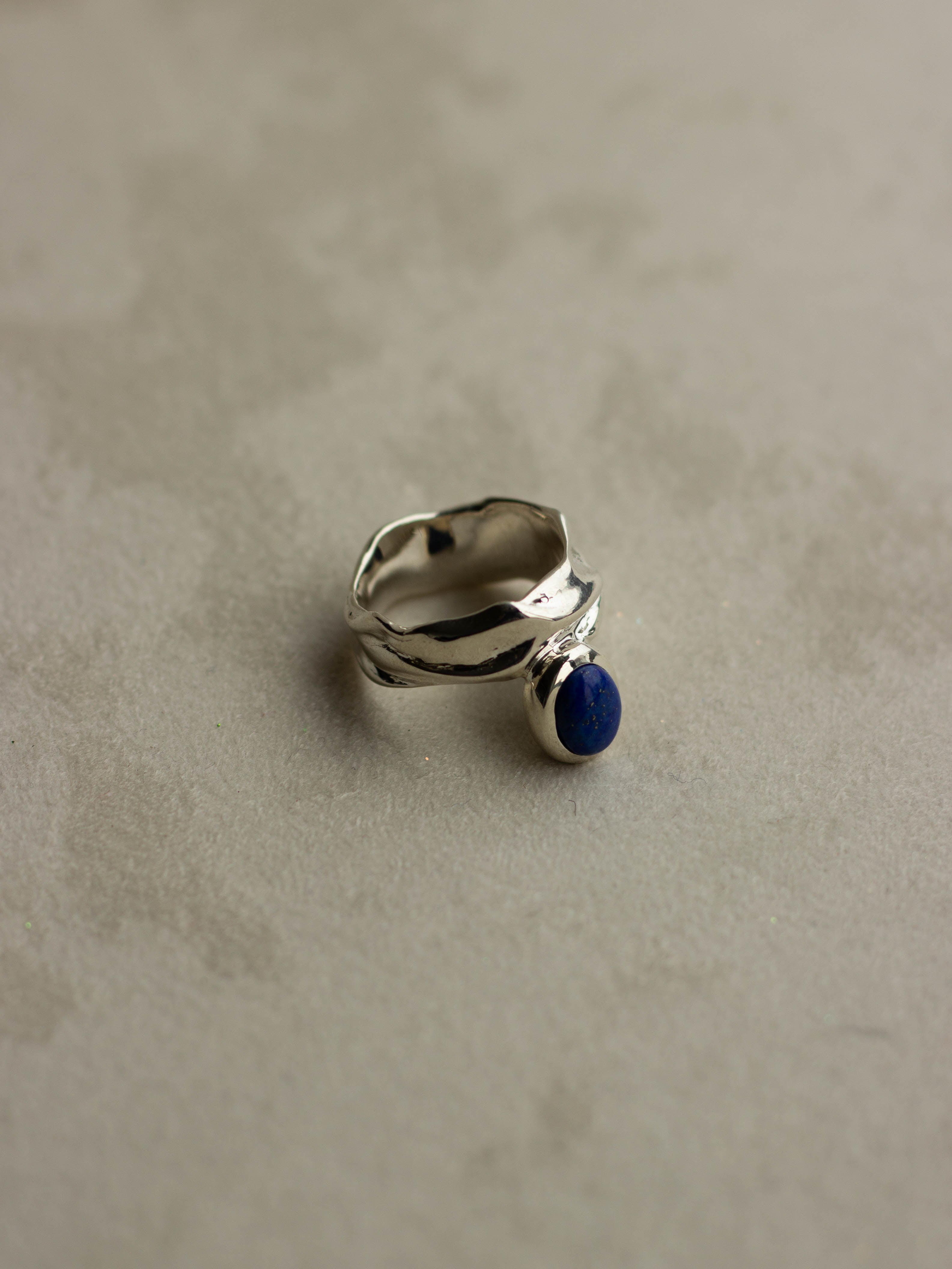 "Isabella Etou" Folding Lapis Lazuli Ring