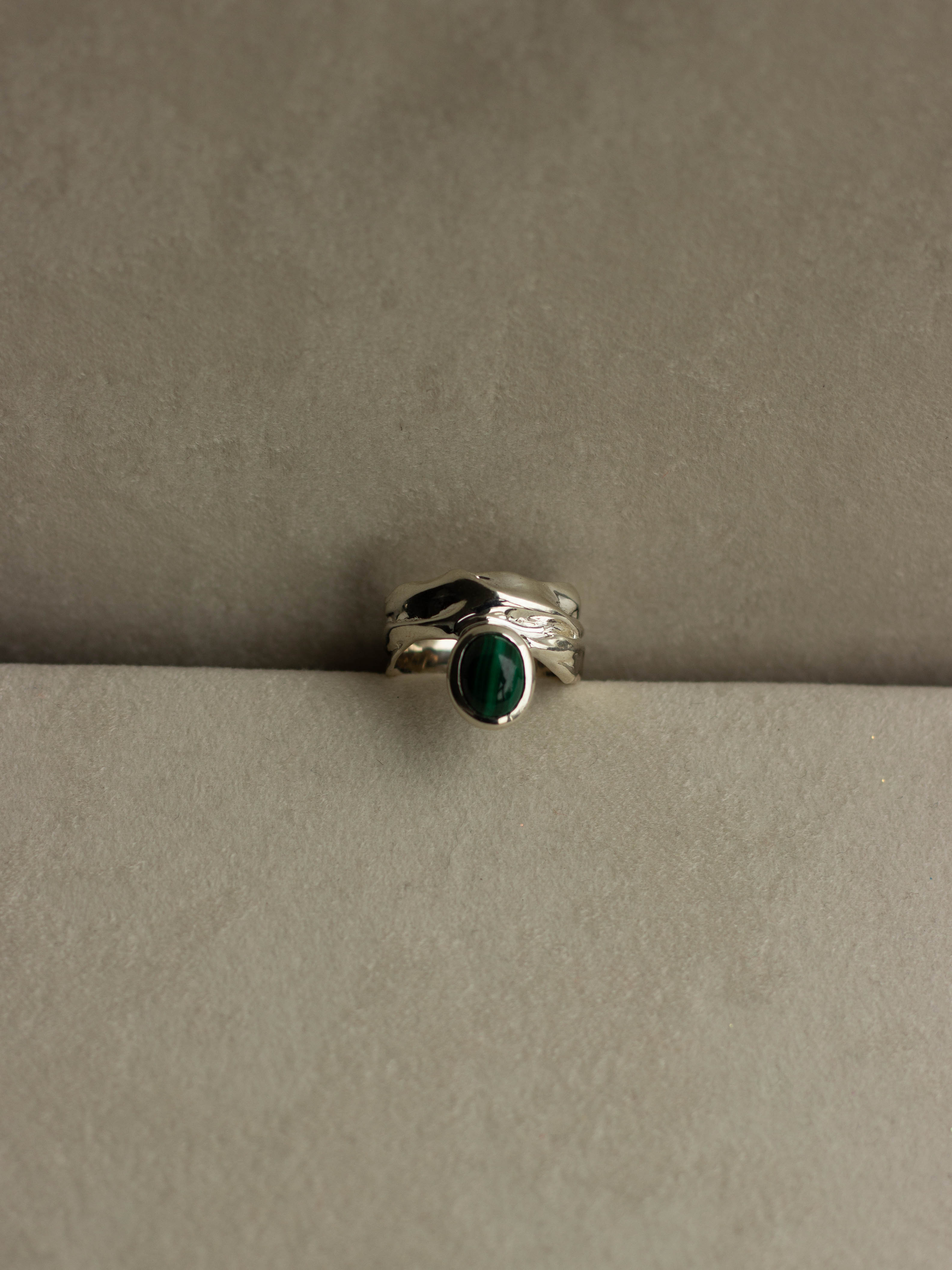 "Isabella Etou" Folding Malachite Ring