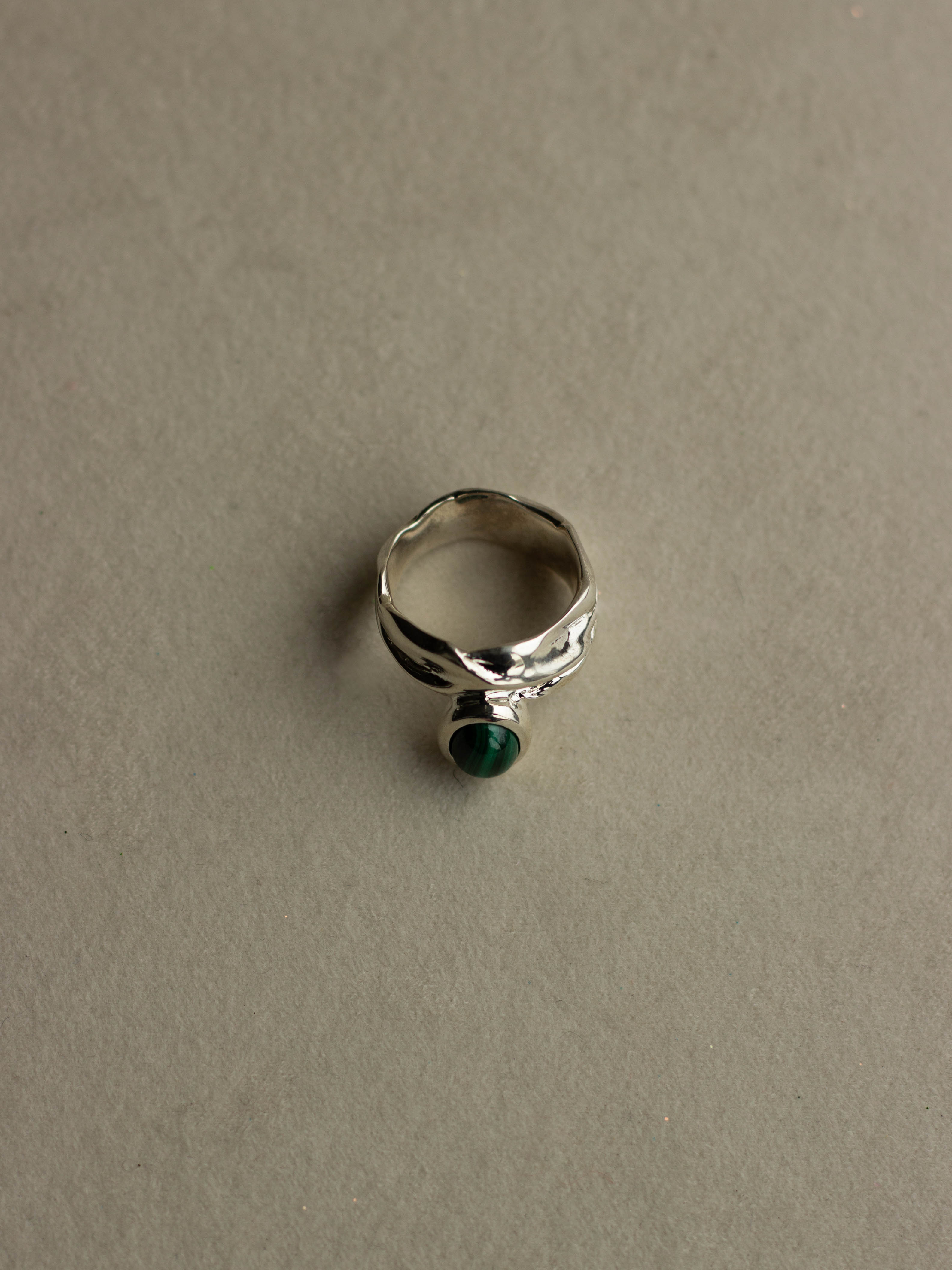 "Isabella Etou" Folding Malachite Ring