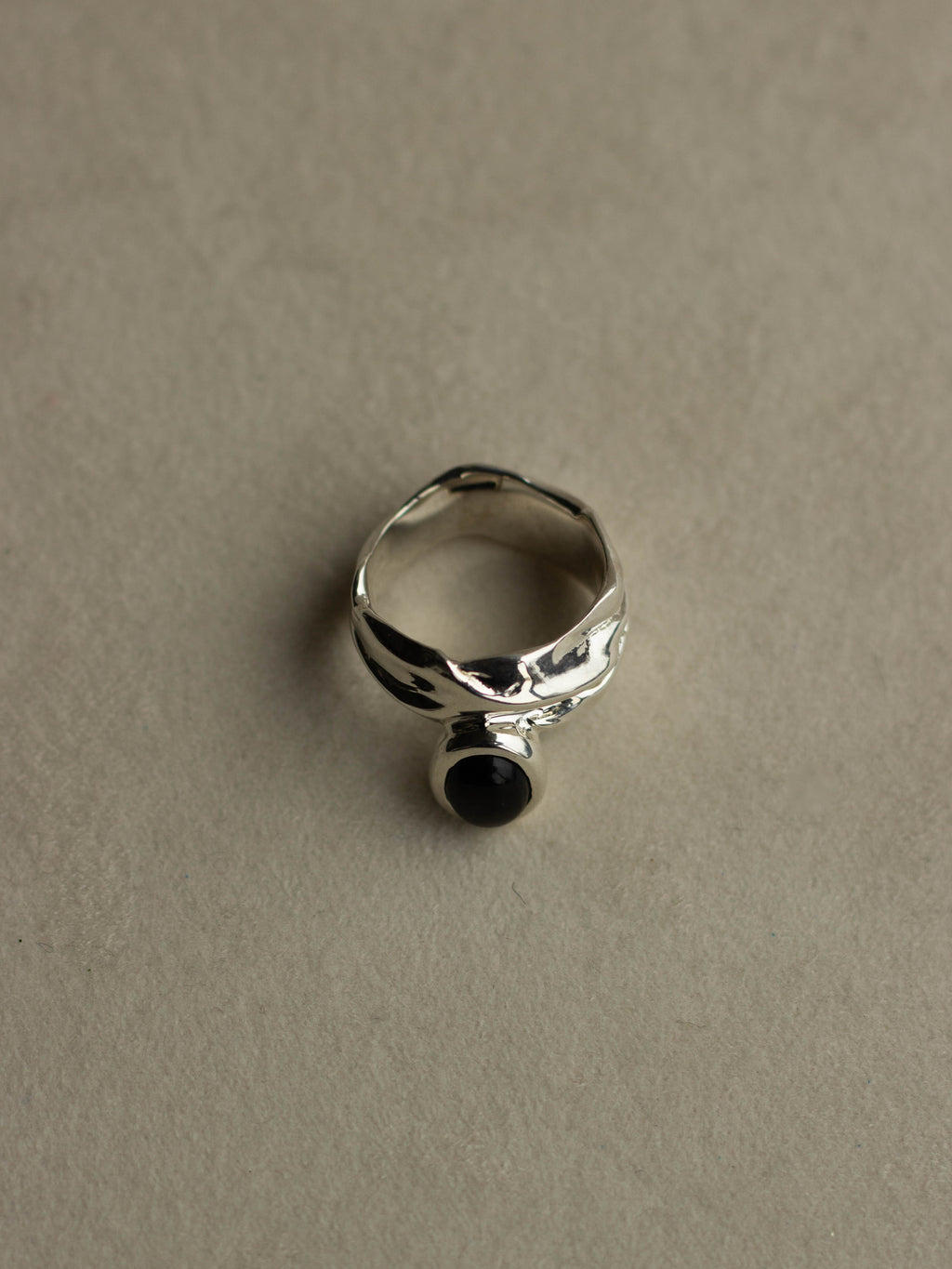 "Isabella Etou" Folding Onyx Ring