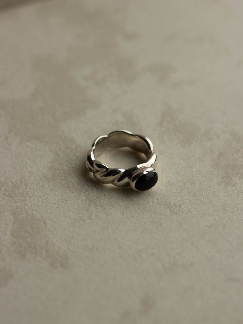 "Isabella Etou" Onyx Twist Rope Ring