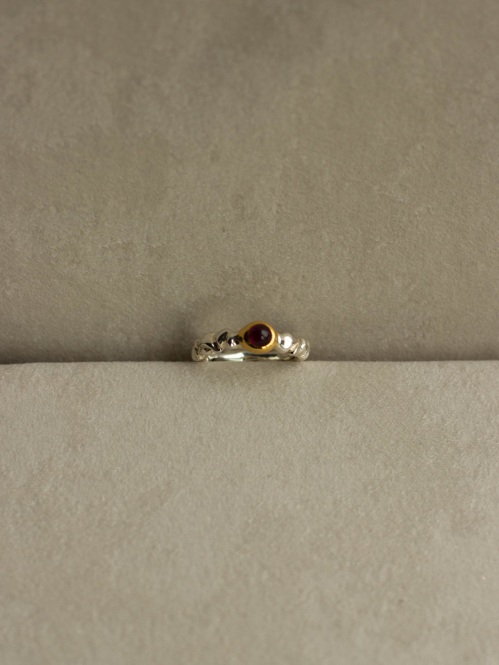 "Isabella Etou" Crinkle Bubble Garnet Ring