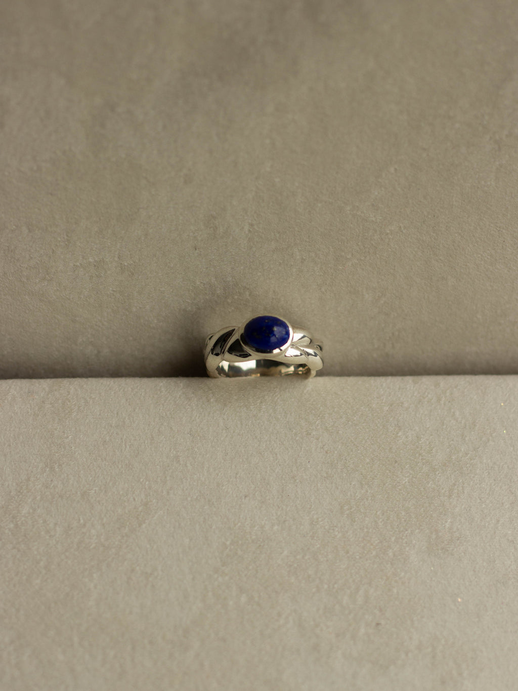 "Isabella Etou" Lapis Lazuli Twist Rope Ring