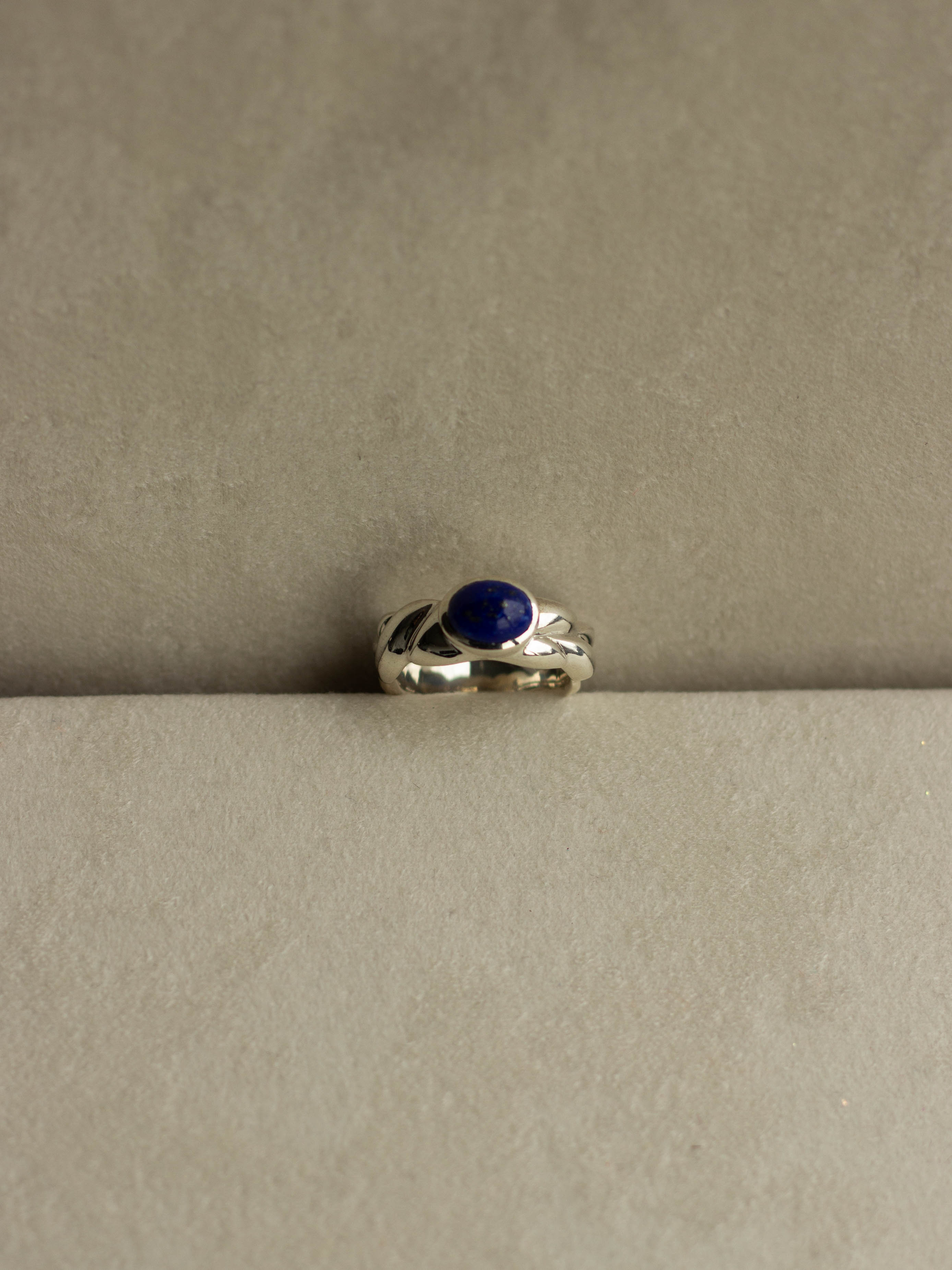 "Isabella Etou" Lapis Lazuli Twist Rope Ring