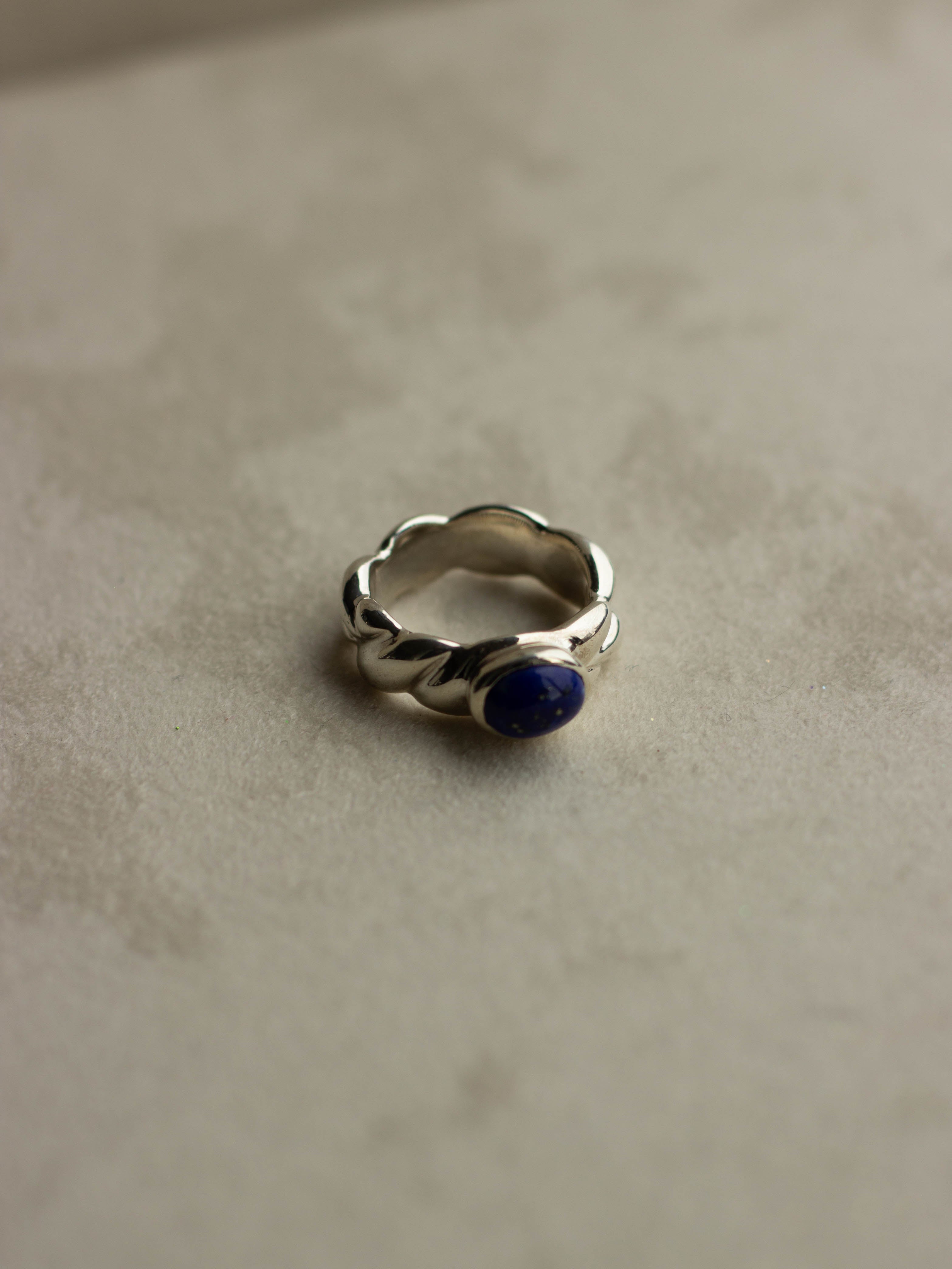 "Isabella Etou" Lapis Lazuli Twist Rope Ring