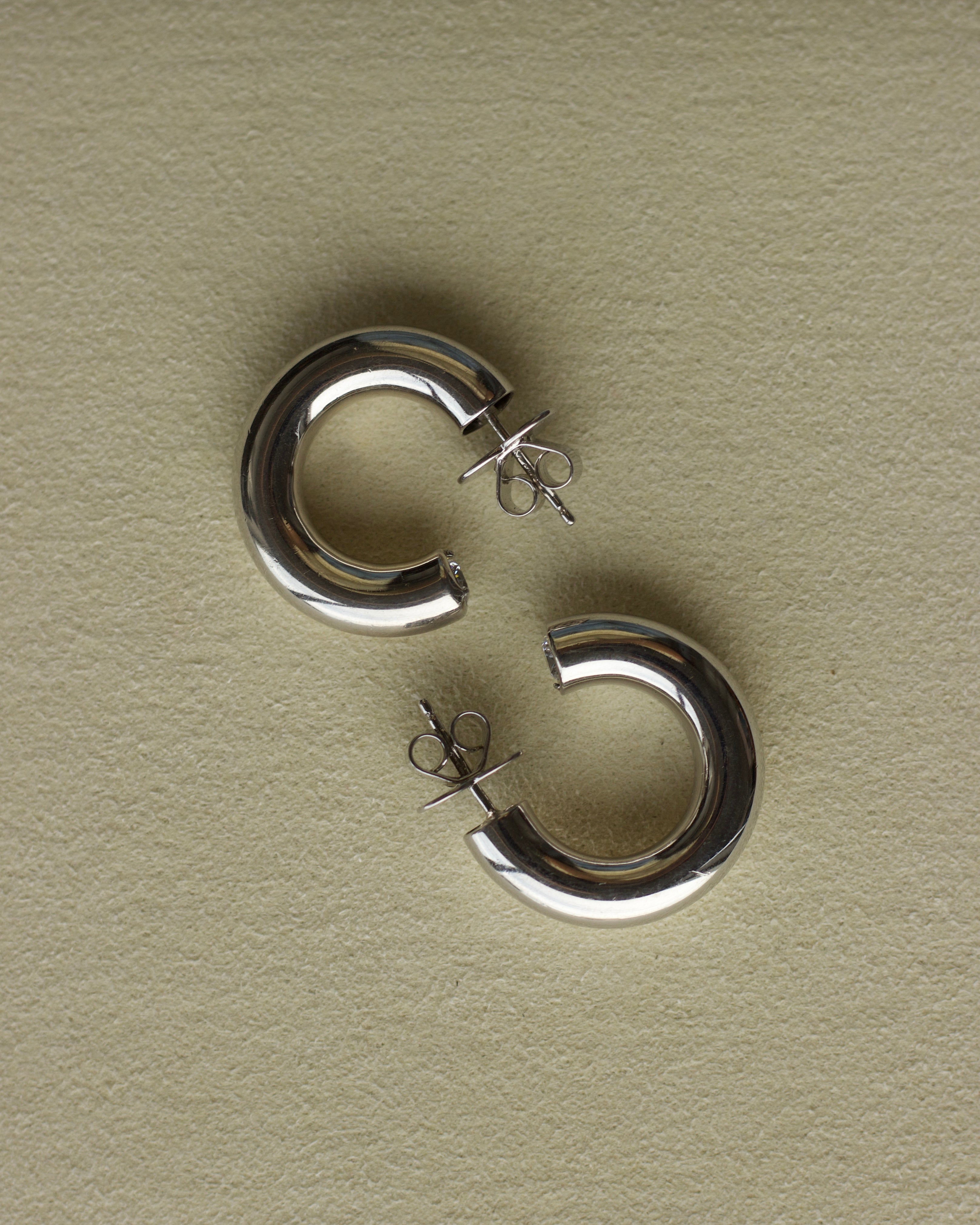 Silver Hoop Earrings with Clear Stone (SVE42)