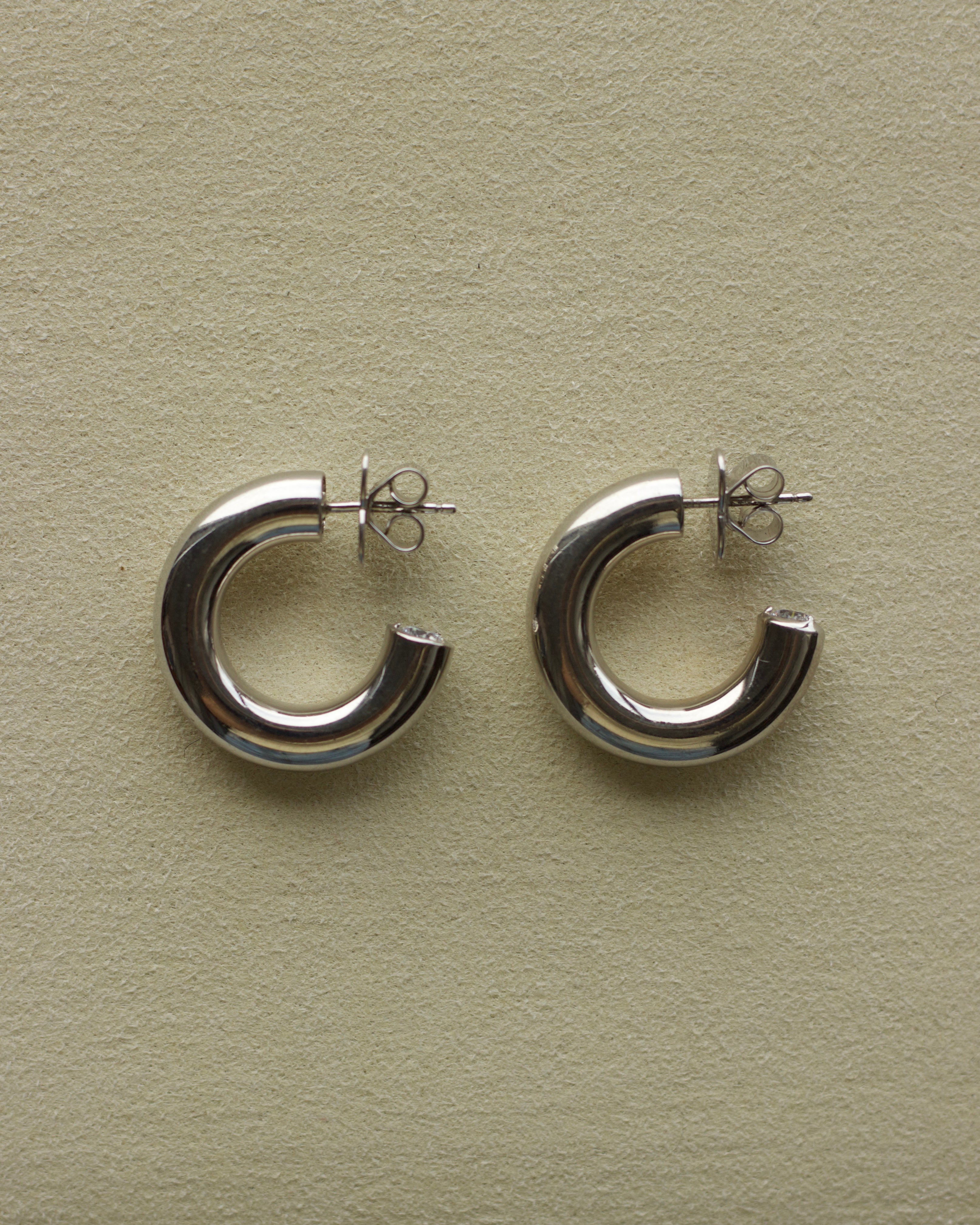 Silver Hoop Earrings with Clear Stone (SVE42)