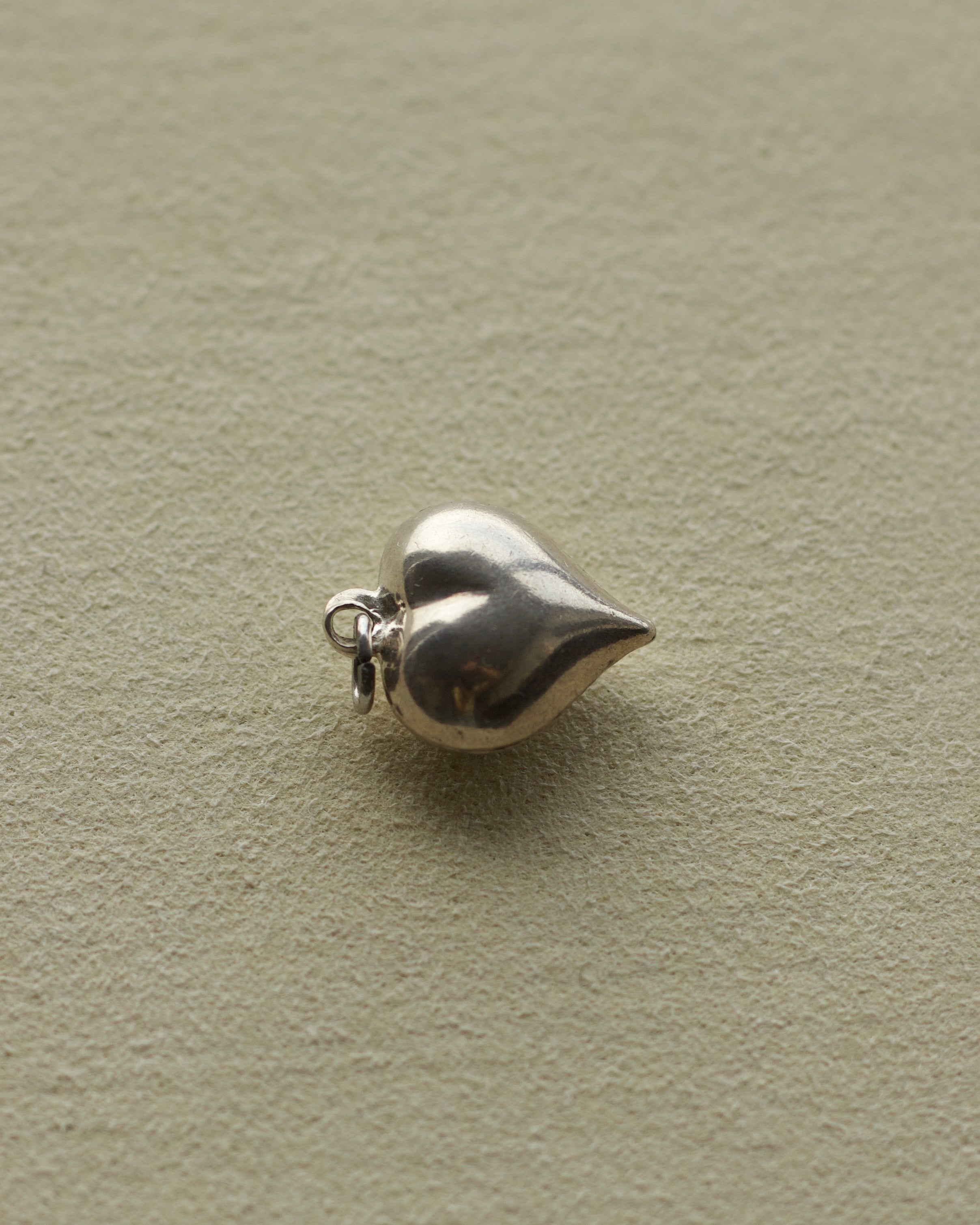 Silver Heart Charm (SVN2501)