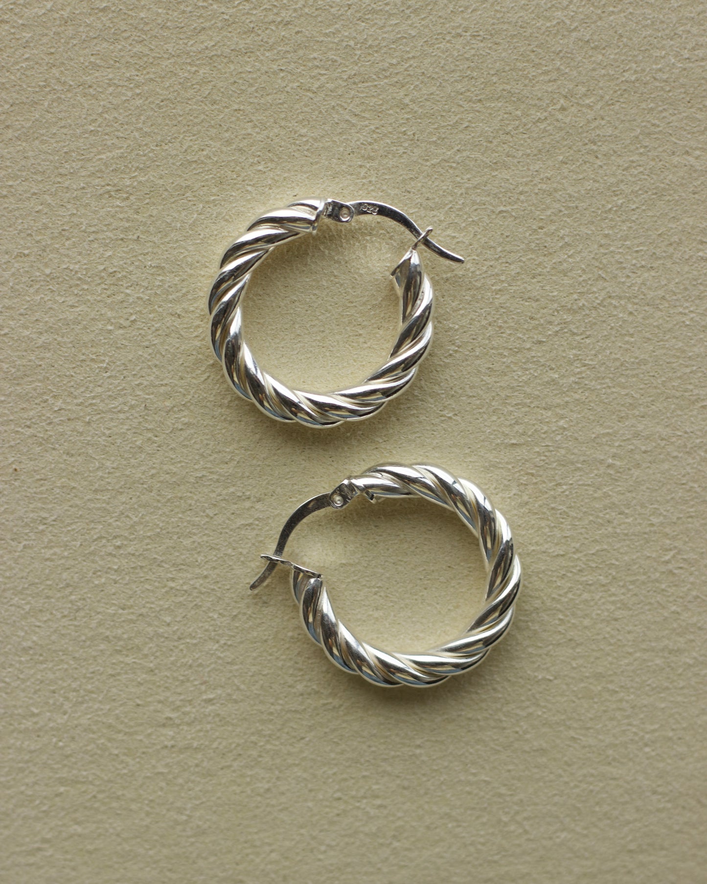 Twisted Silver Hoops-Medium (E025012)