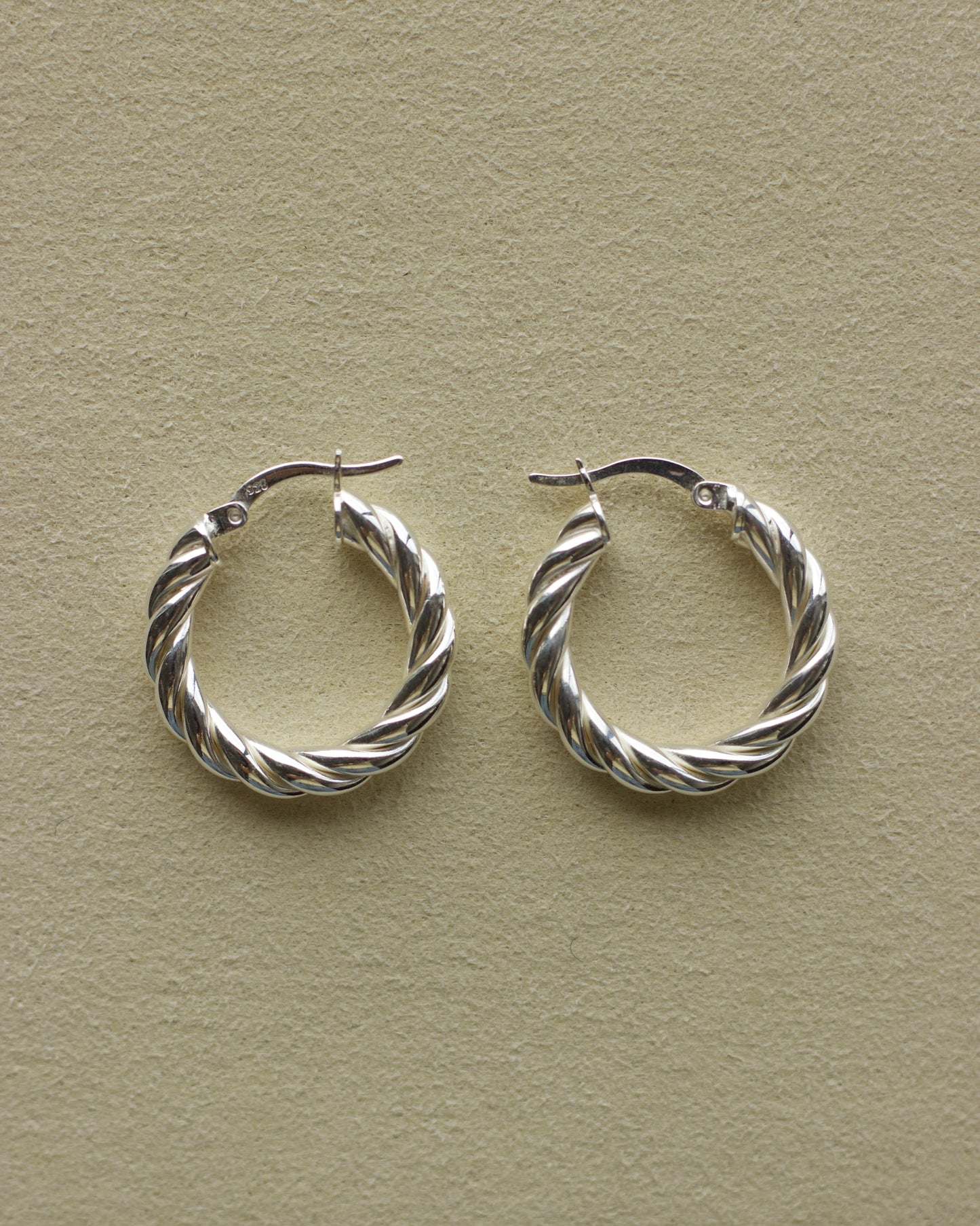 Twisted Silver Hoops-Medium (E025012)
