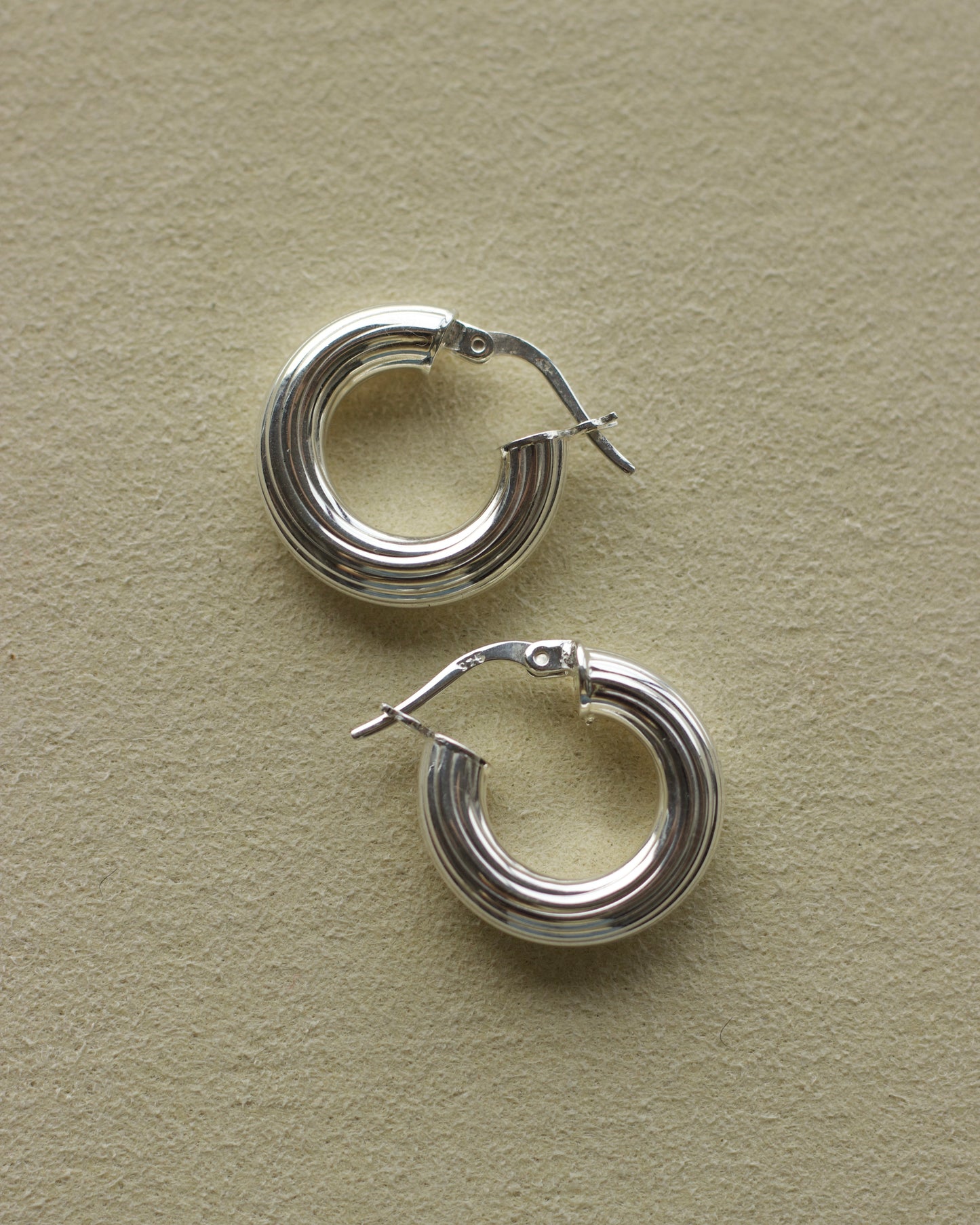 Silver Lined Hoops (E025018)