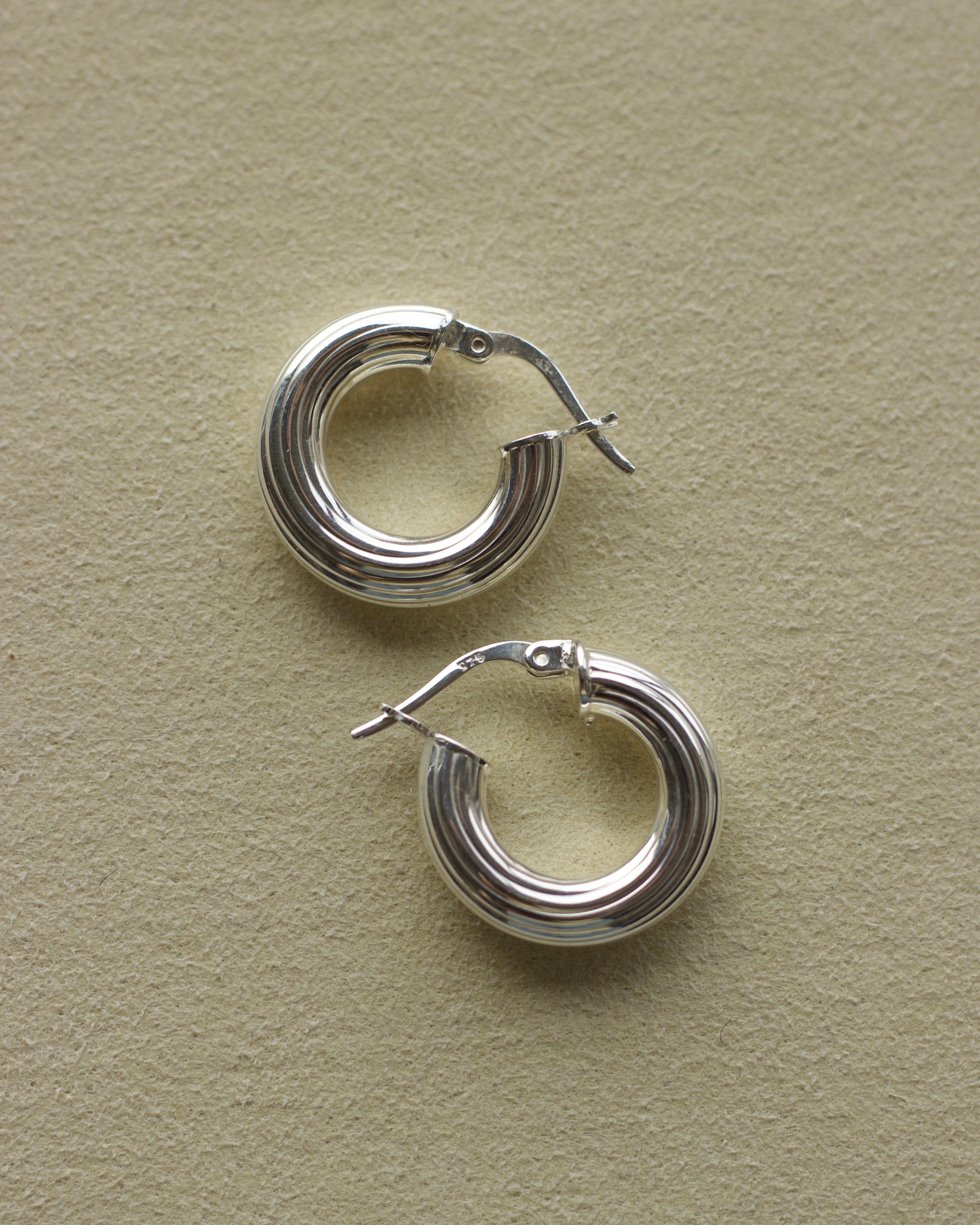 Silver Lined Hoops (E025018)