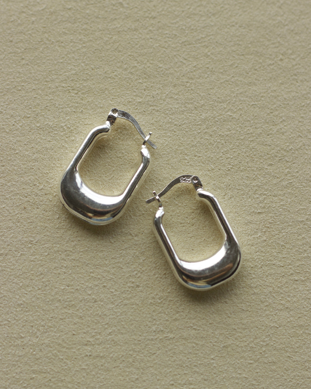Silver Rounded Square Hoops (E025010)