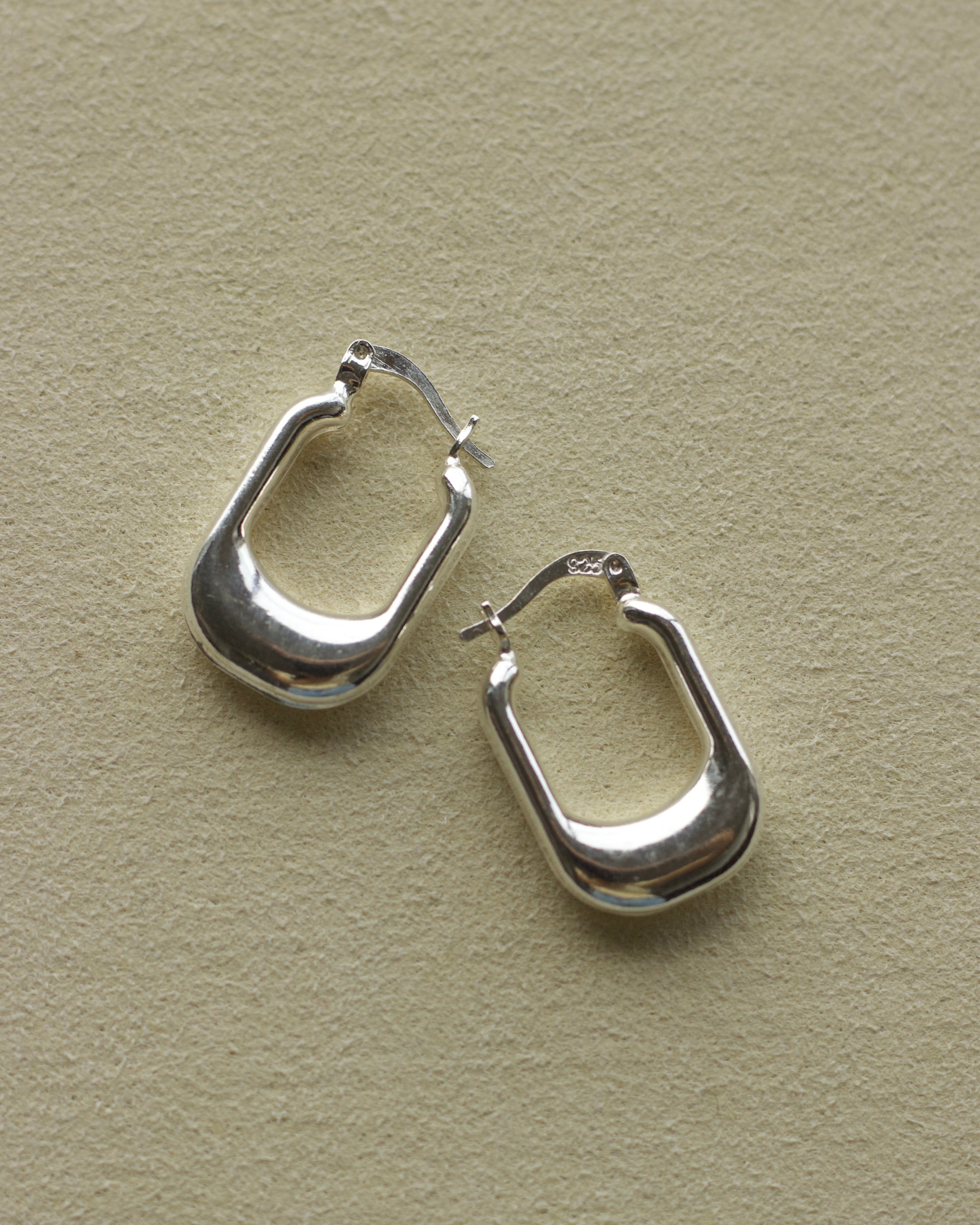 Silver Rounded Square Hoops (E025010)