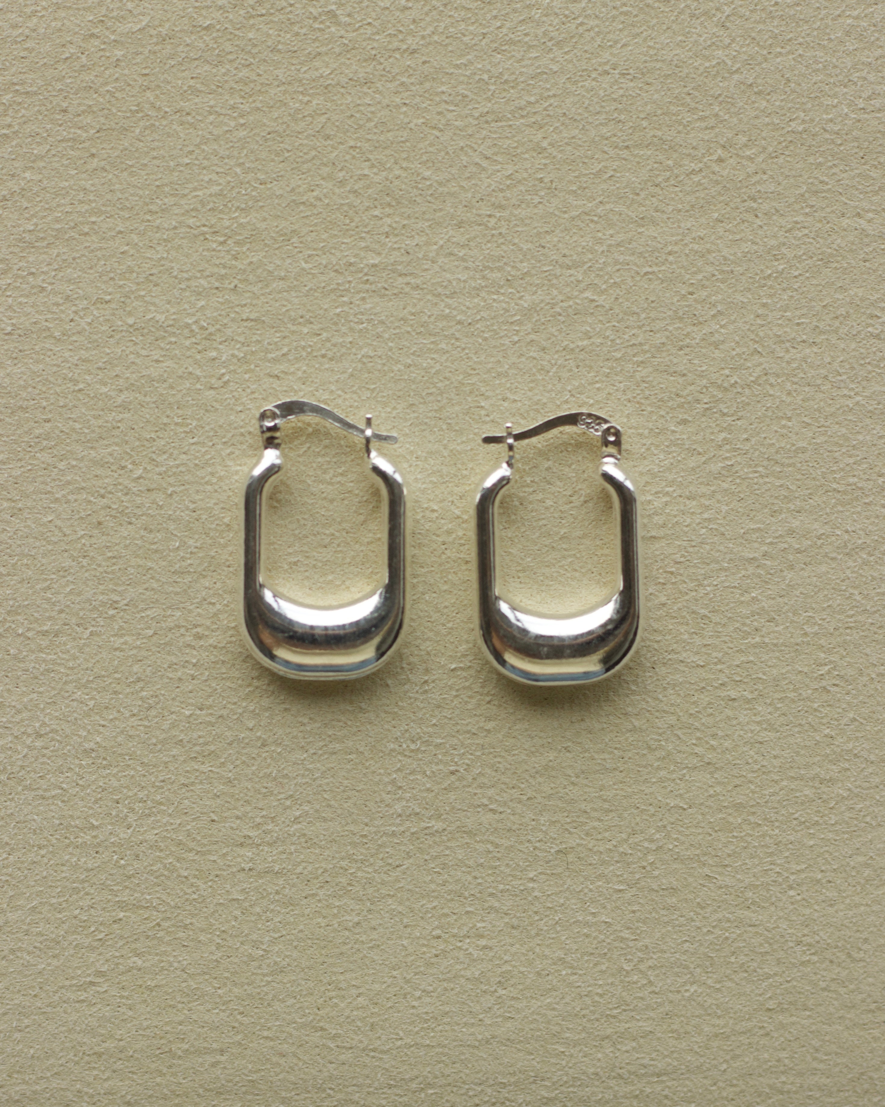 Silver Rounded Square Hoops (E025010)