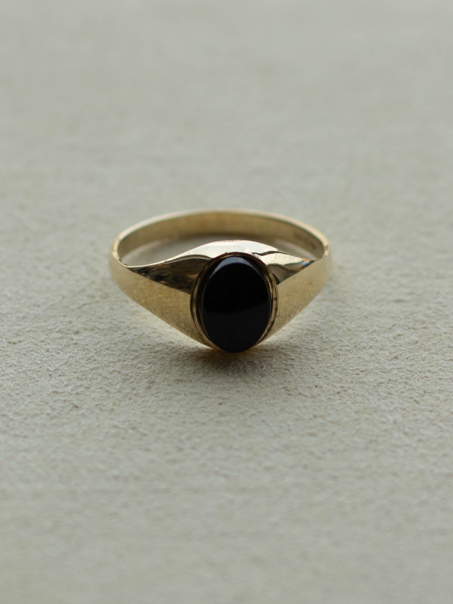 9ct Gold Onyx Signet Ring (GDR-25SS001)