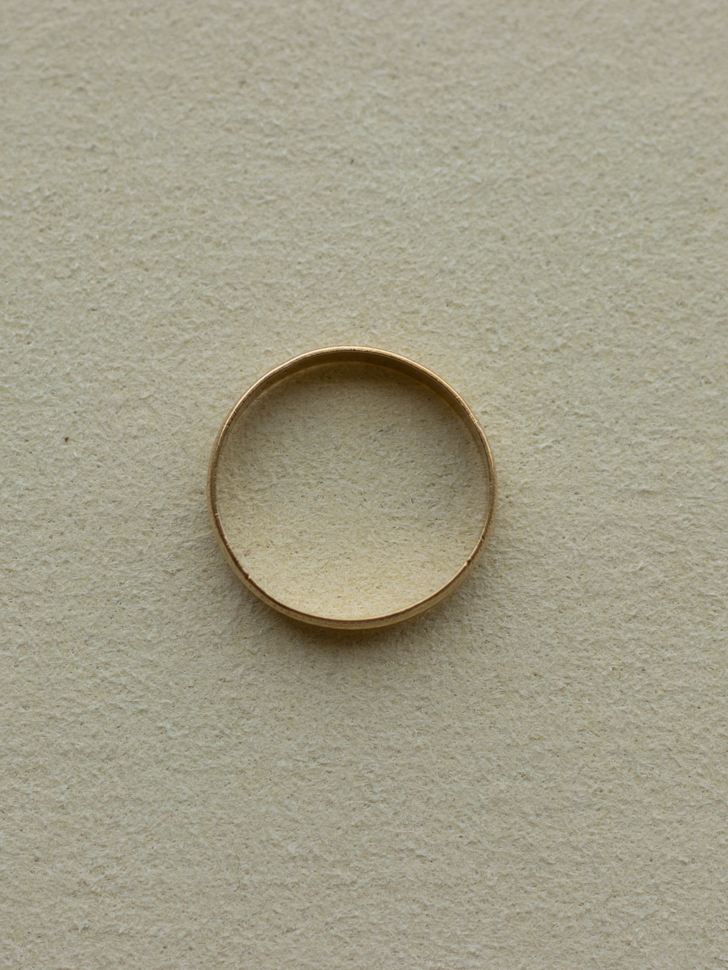 9ct Gold Patterned Soft Band (GDR-25SS002)