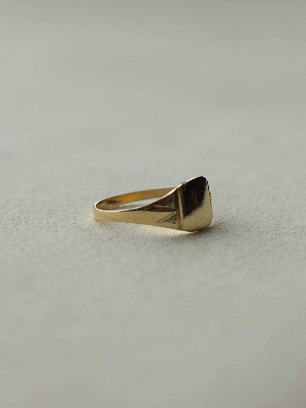 9ct Gold Signet Ring (GDR-25SS003)